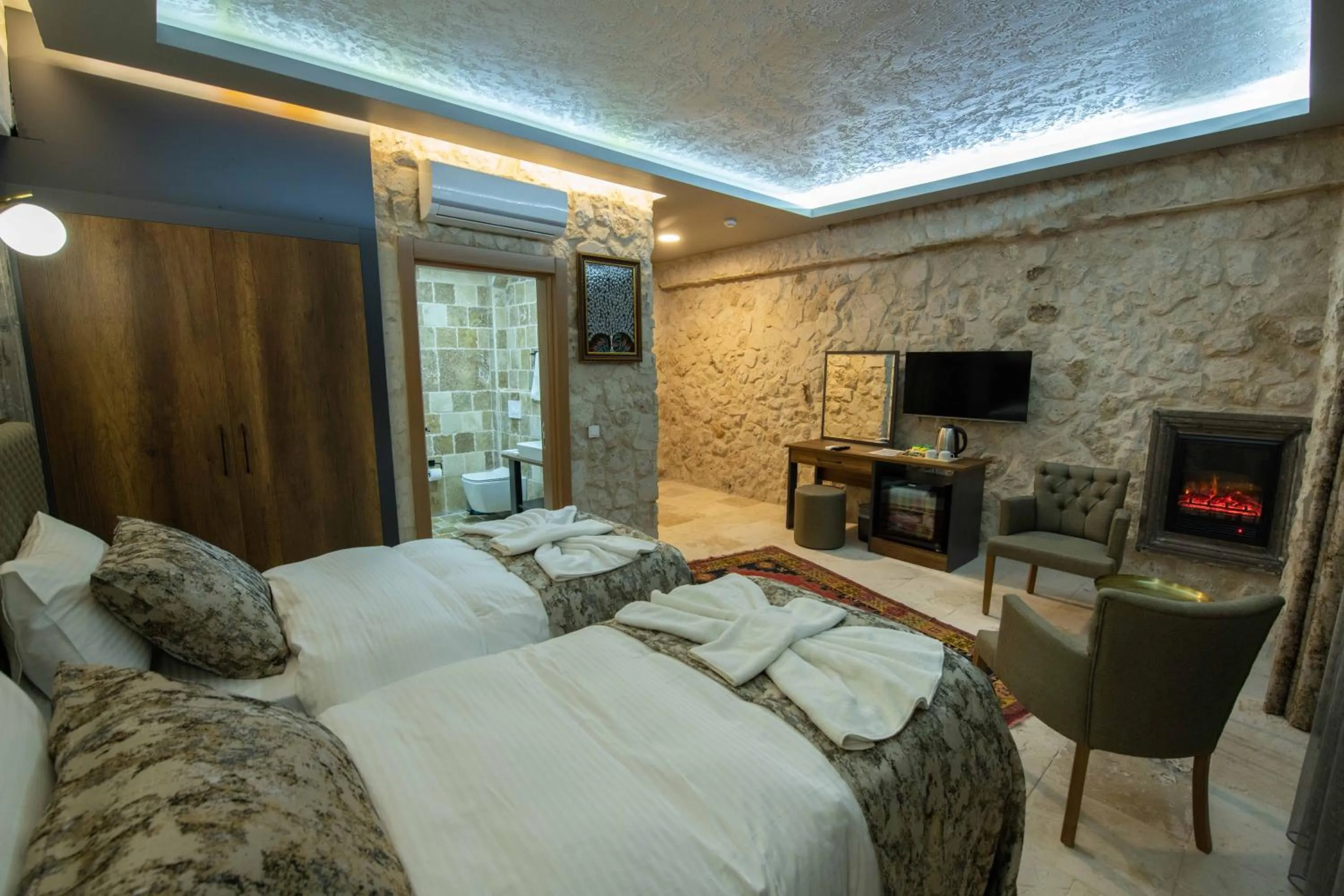 TV and multimedia, Bed in Ahiyan Hotel