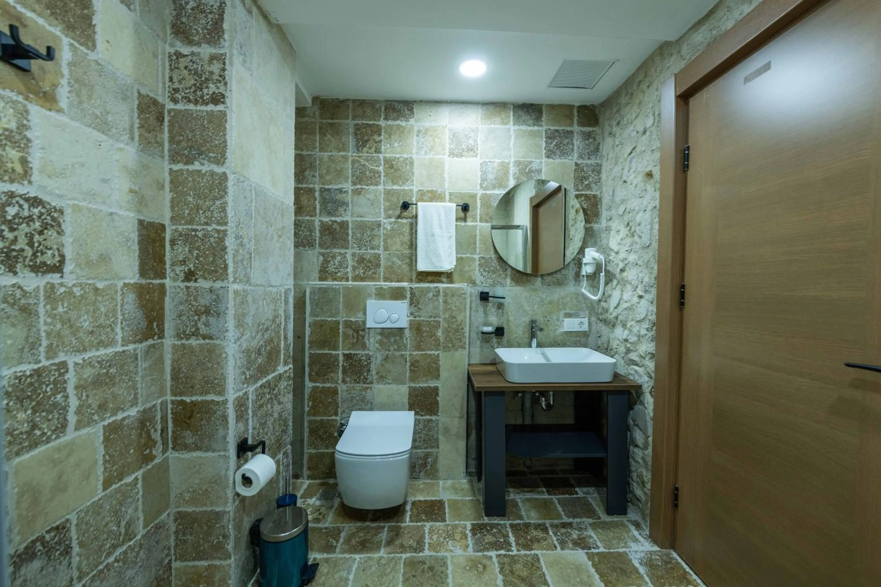 Bathroom in Ahiyan Hotel