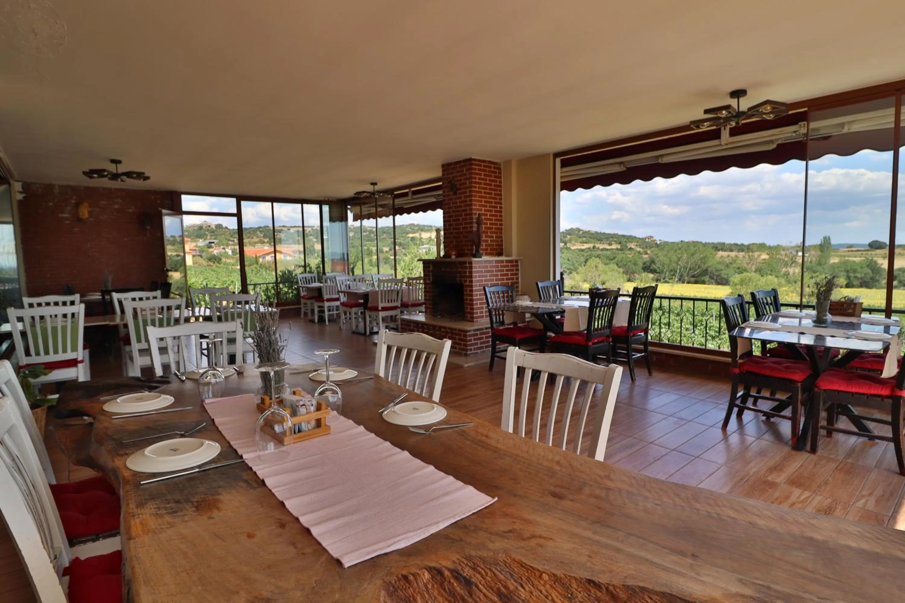 Restaurant/places to eat in Dessera Vineyards Hotel