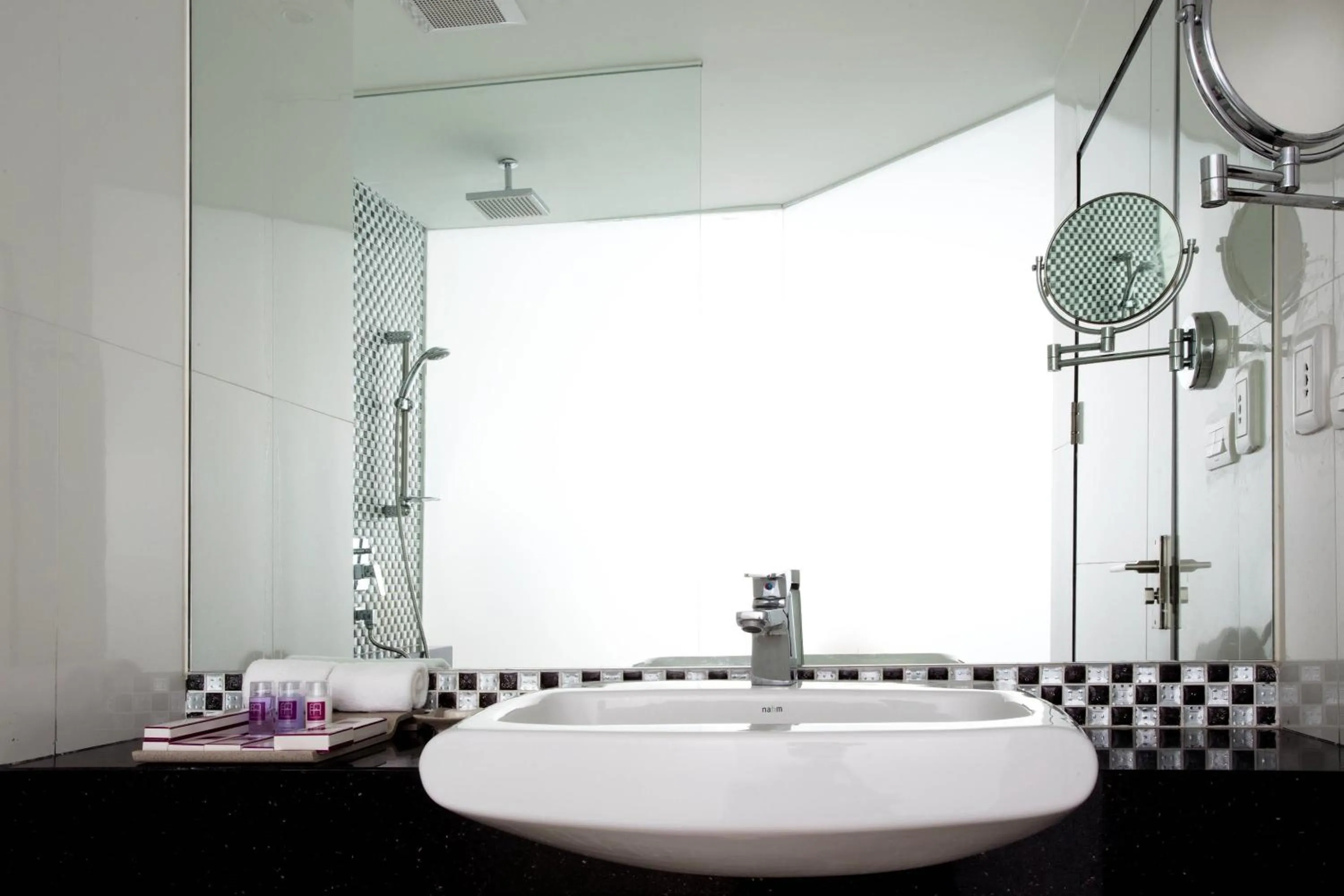 Bathroom in Hotel Icon Bangkok Sukhumvit 2