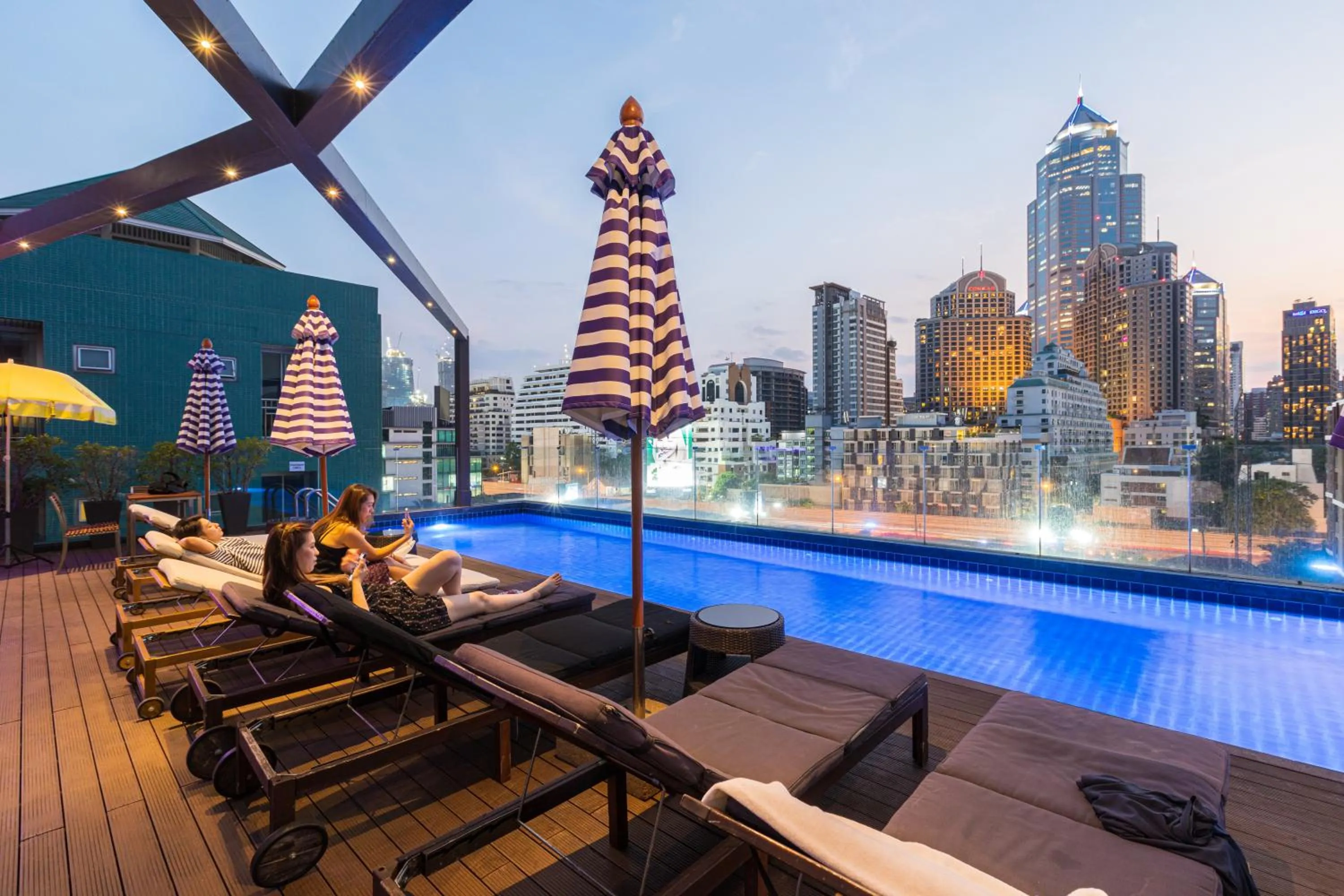 Swimming pool in Hotel Icon Bangkok Sukhumvit 2