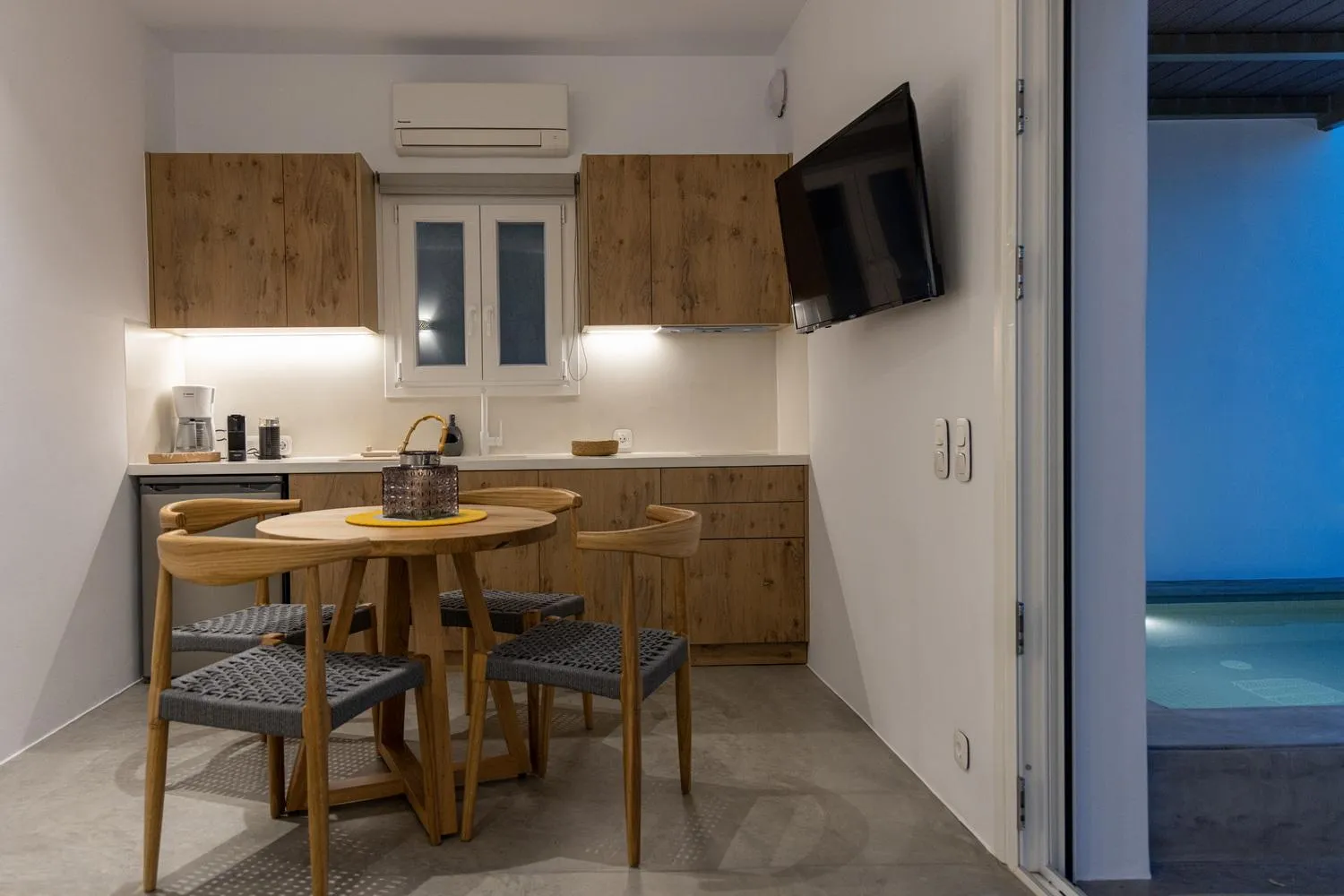 TV and multimedia in White Holidays Project