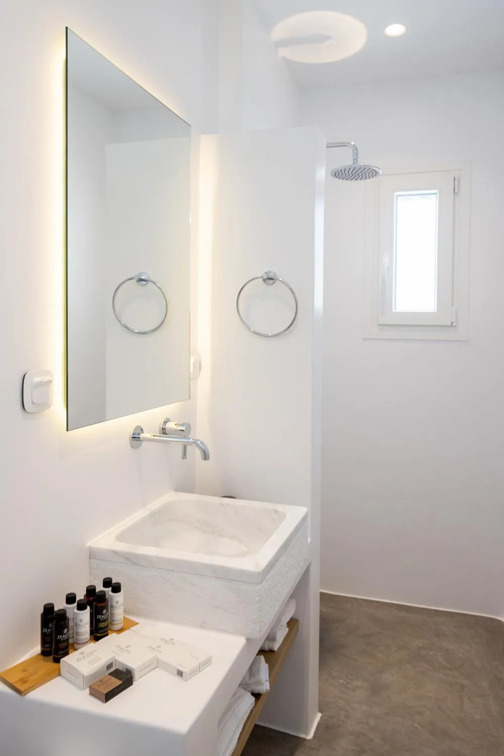 Bathroom in White Holidays Project