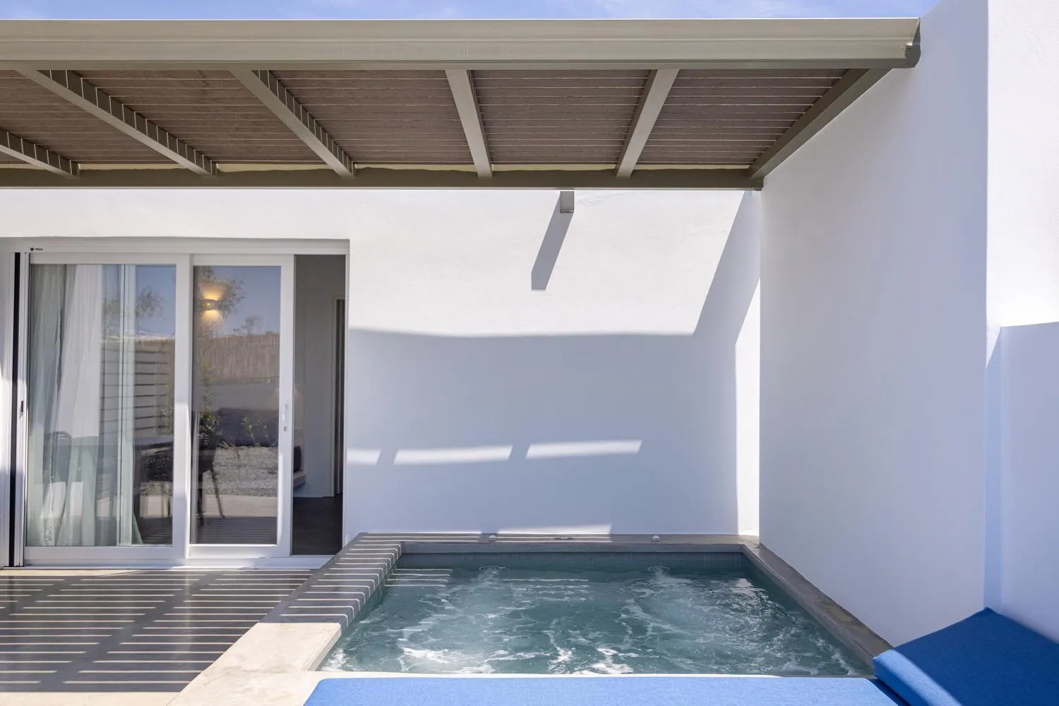 Patio in White Holidays Project