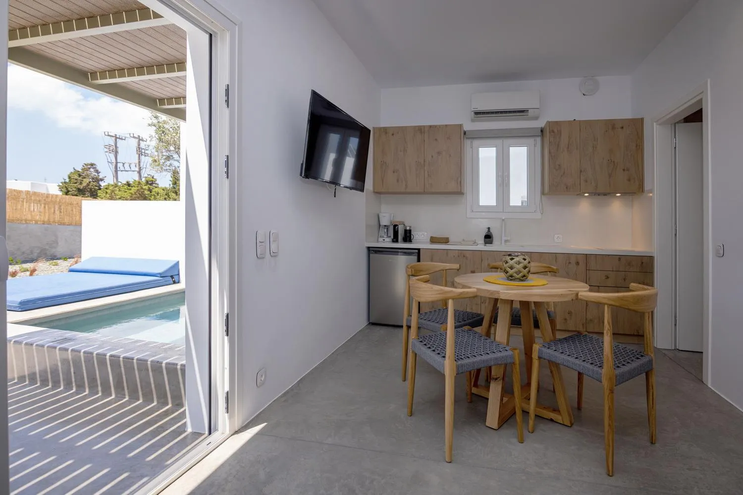 Patio in White Holidays Project