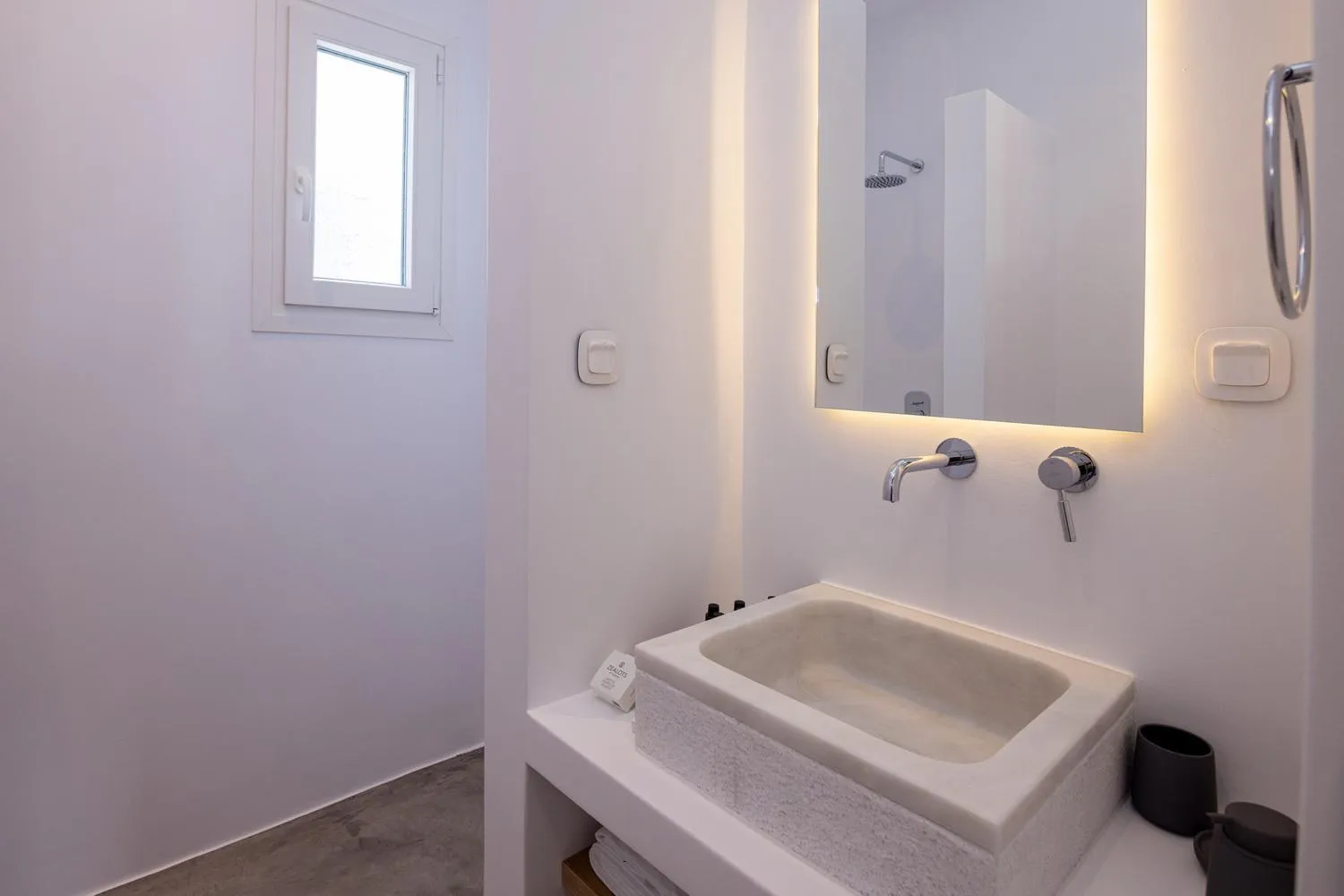 Bathroom in White Holidays Project