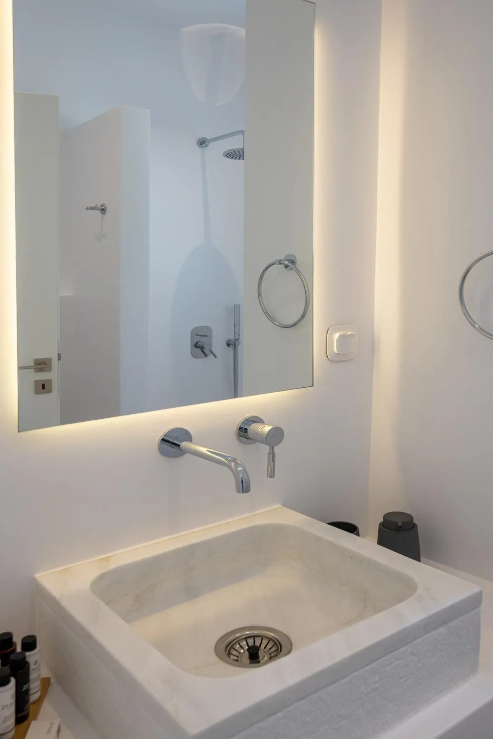 Bathroom in White Holidays Project