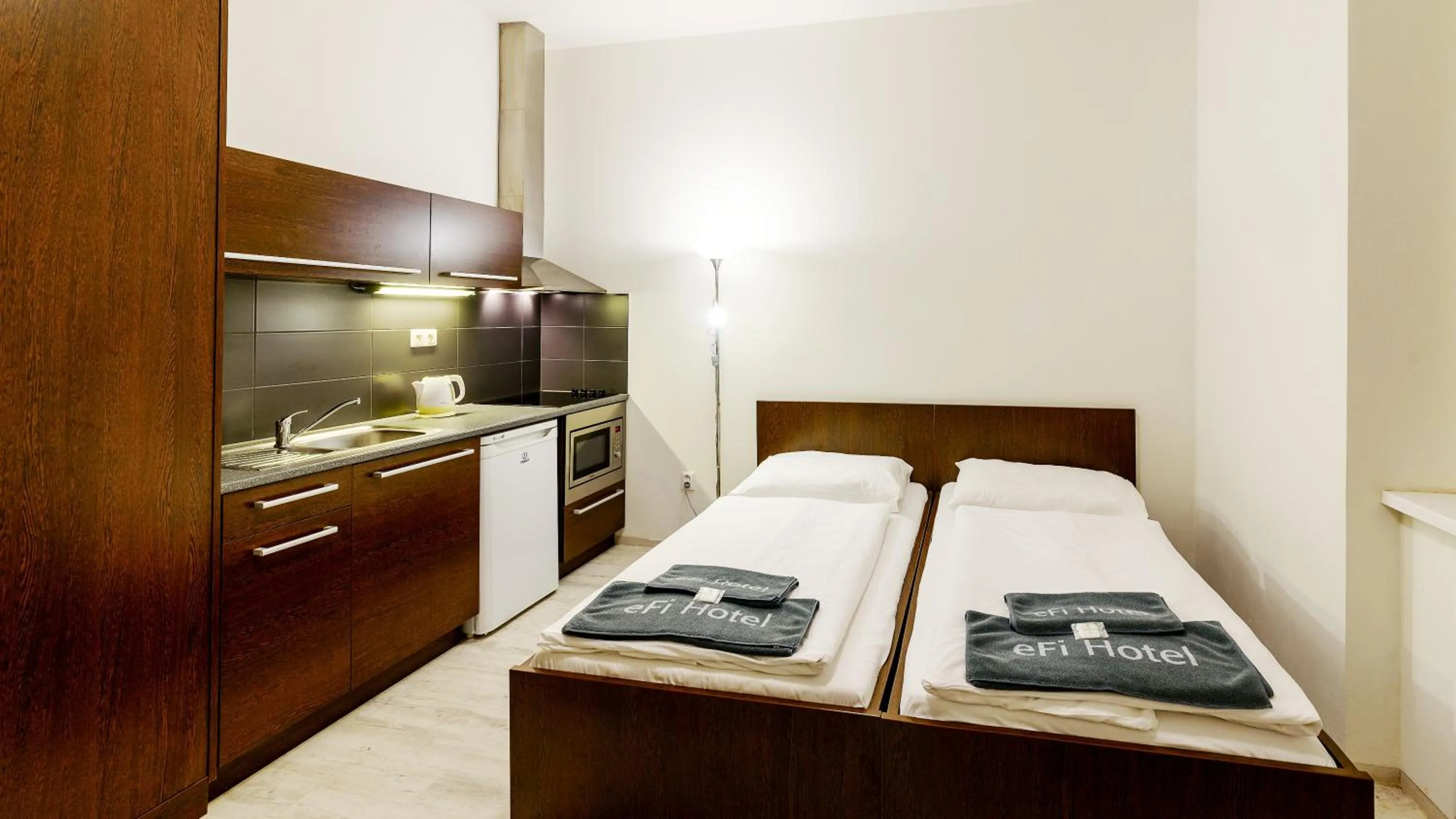 Kitchen or kitchenette, Bed in eFi Palace Hotel