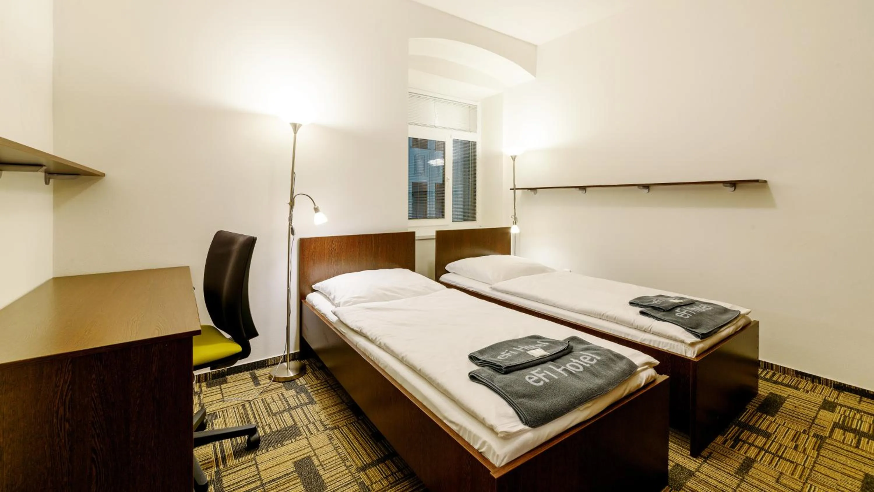 Bedroom, Bed in eFi Palace Hotel