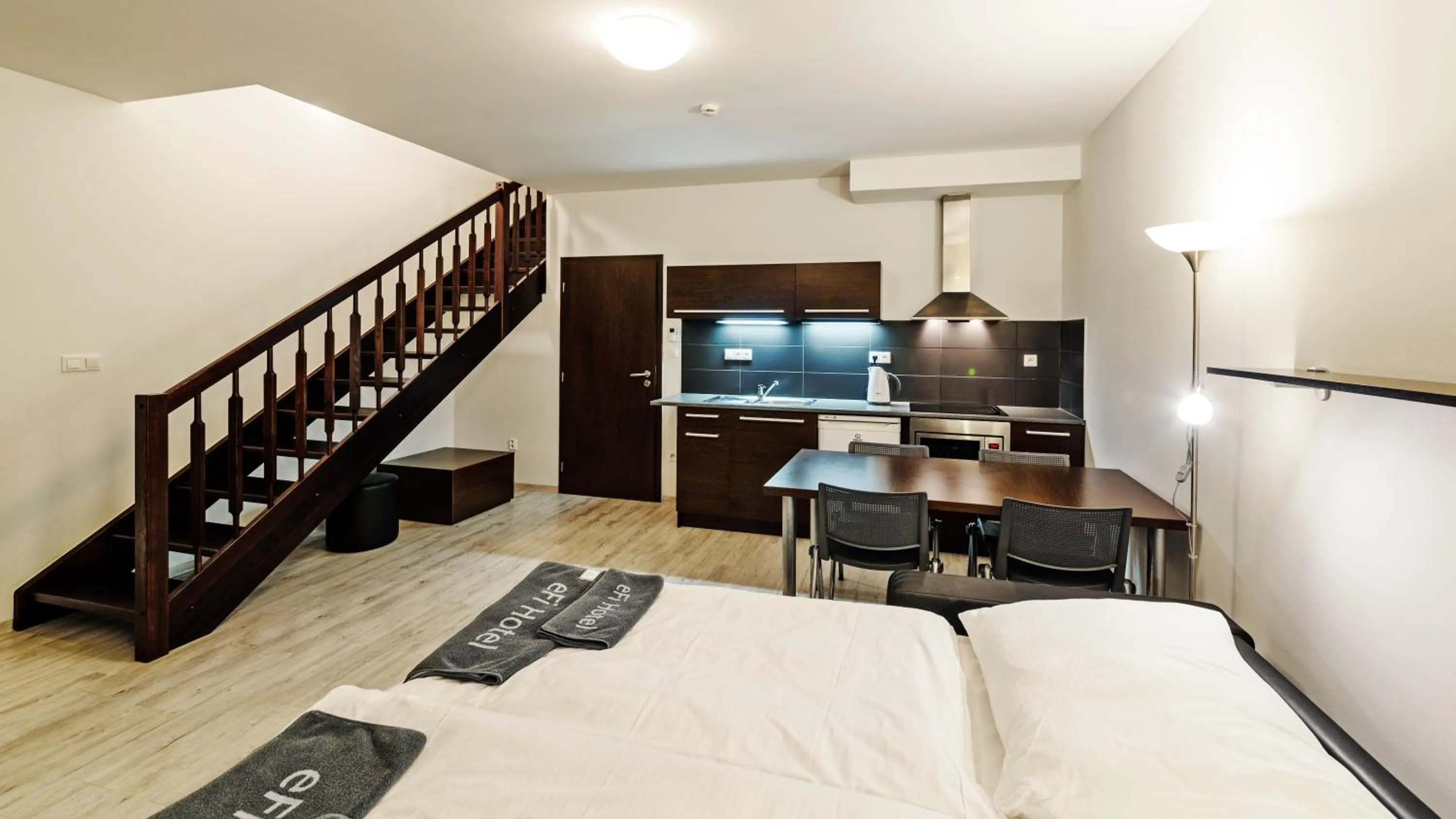 Kitchen or kitchenette, Bed in eFi Palace Hotel