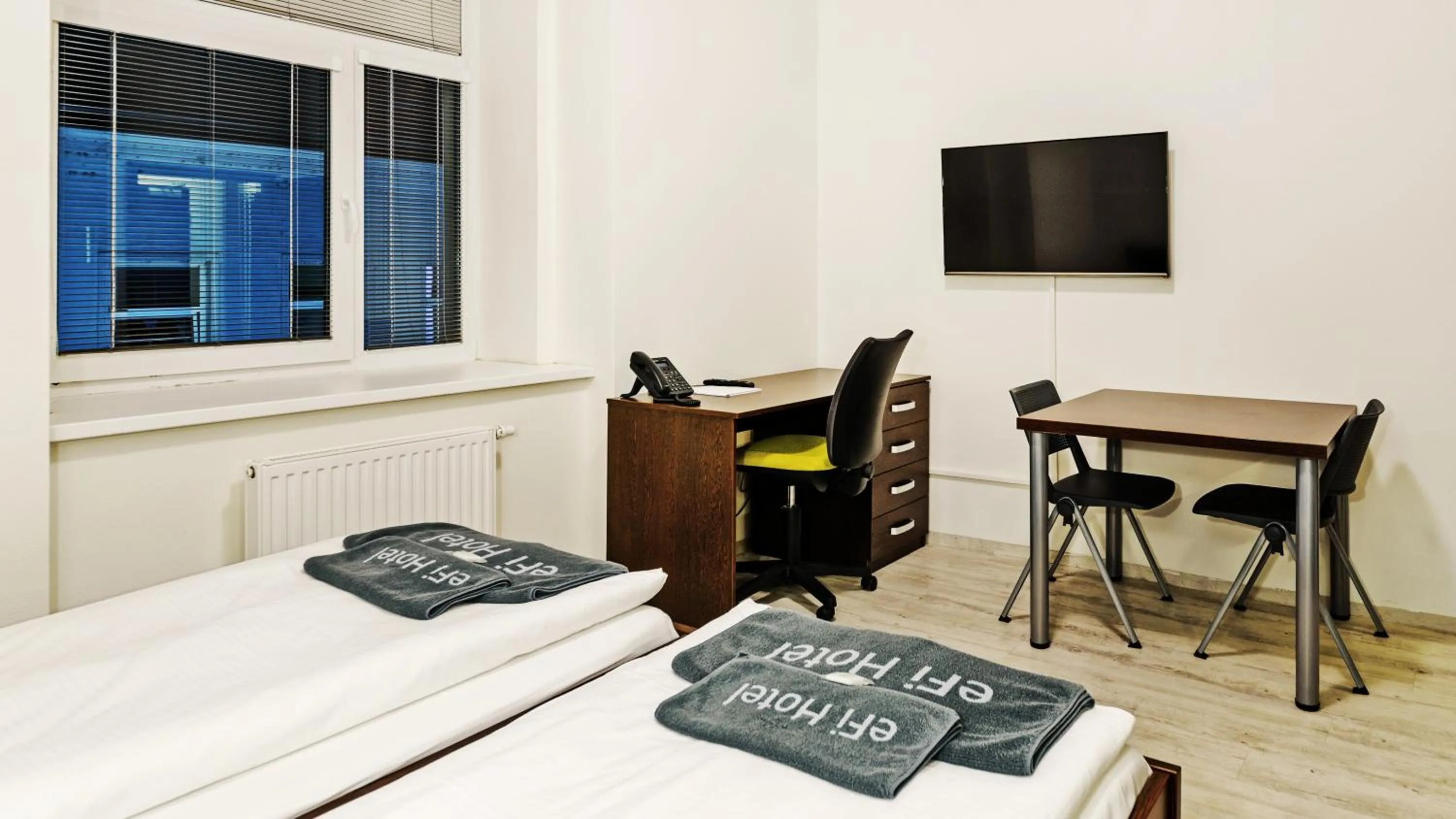 Bedroom, Bed in eFi Palace Hotel