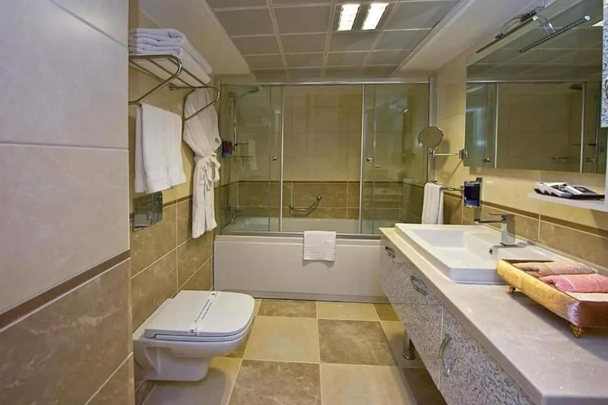 Shower in Askoc Hotel & SPA