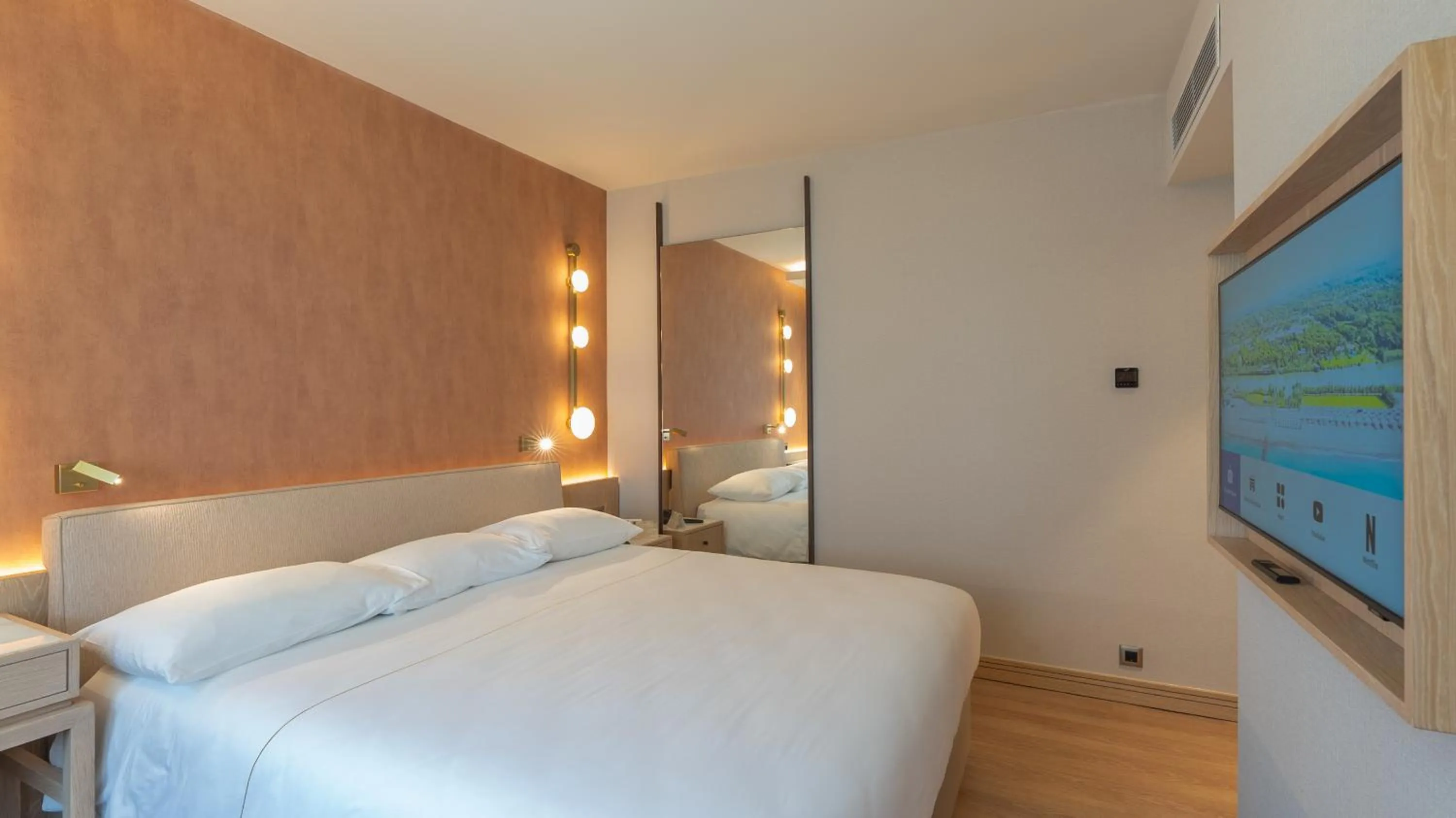 Bed in Gloria Golf Resort