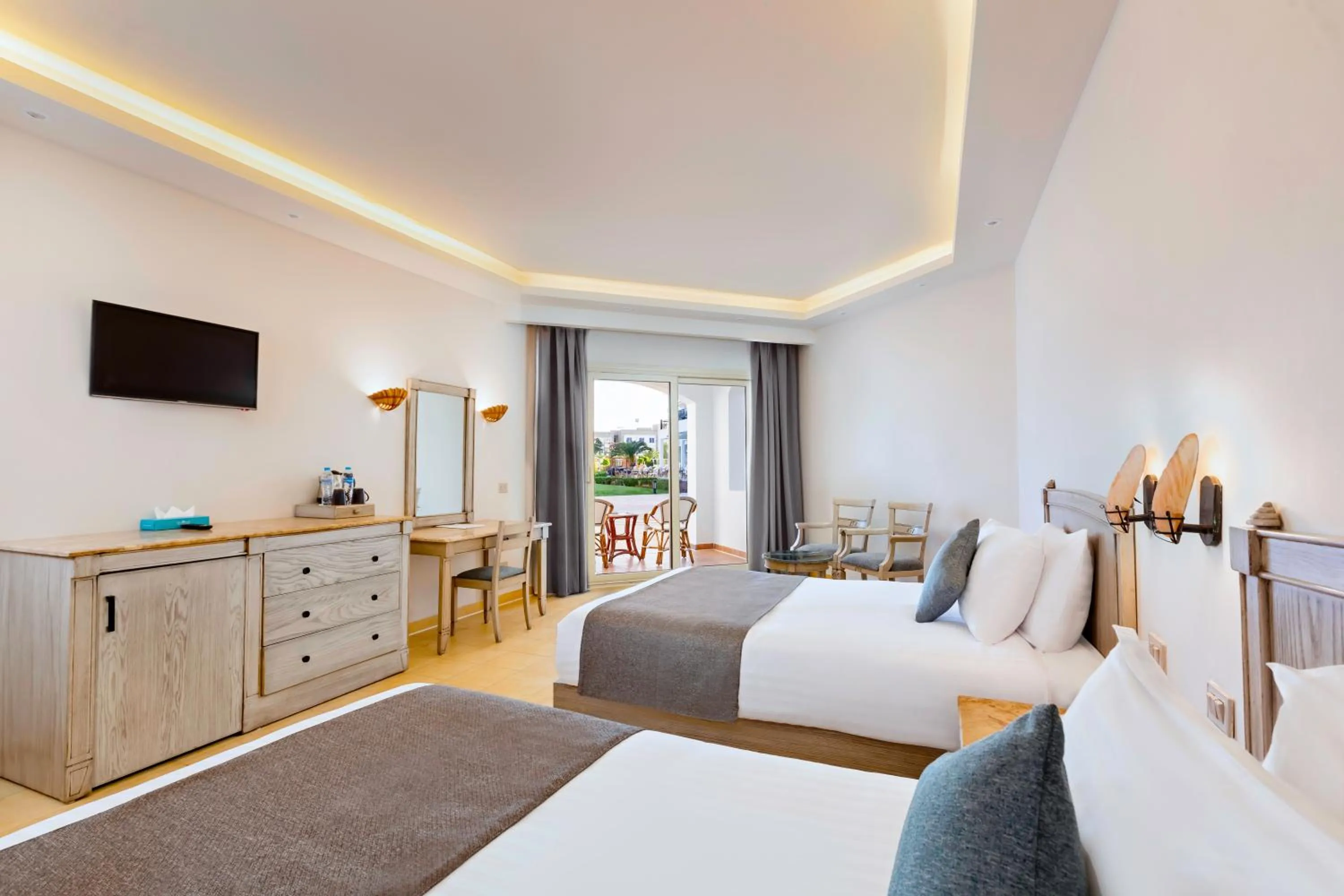 Bedroom, Bed in Sunrise Alma Bay Resort