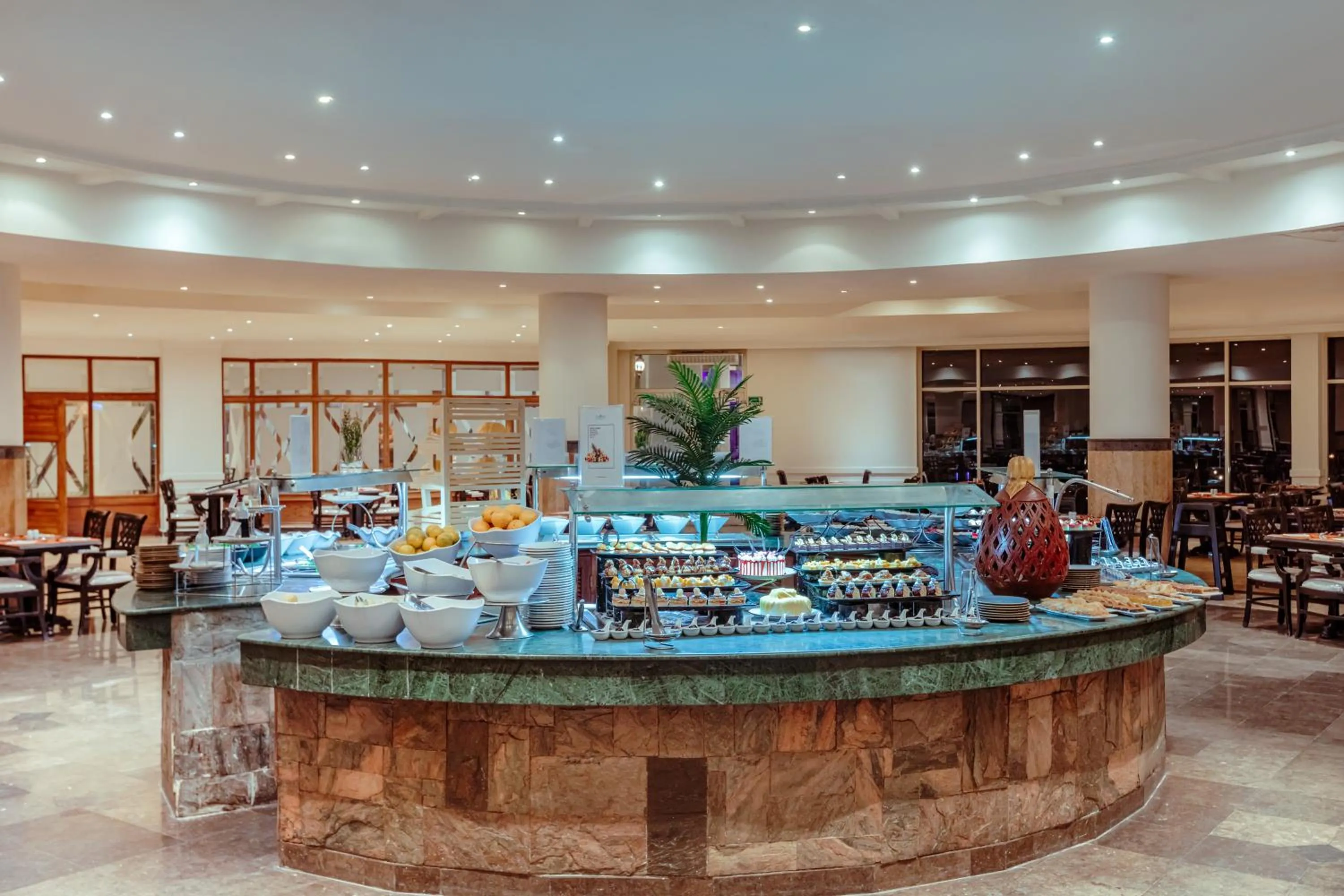 Restaurant/places to eat in Sunrise Alma Bay Resort