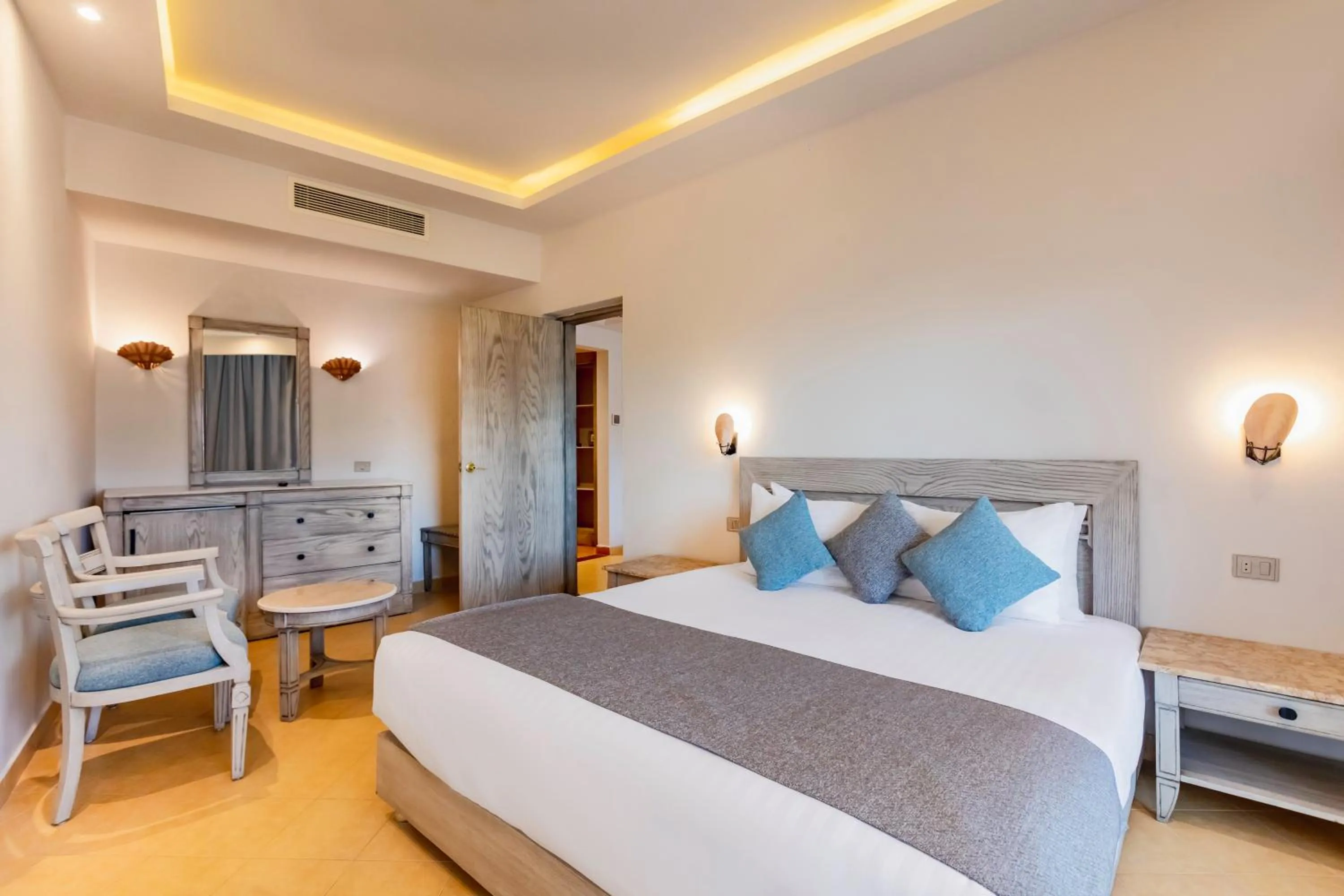 Bed in Sunrise Alma Bay Resort