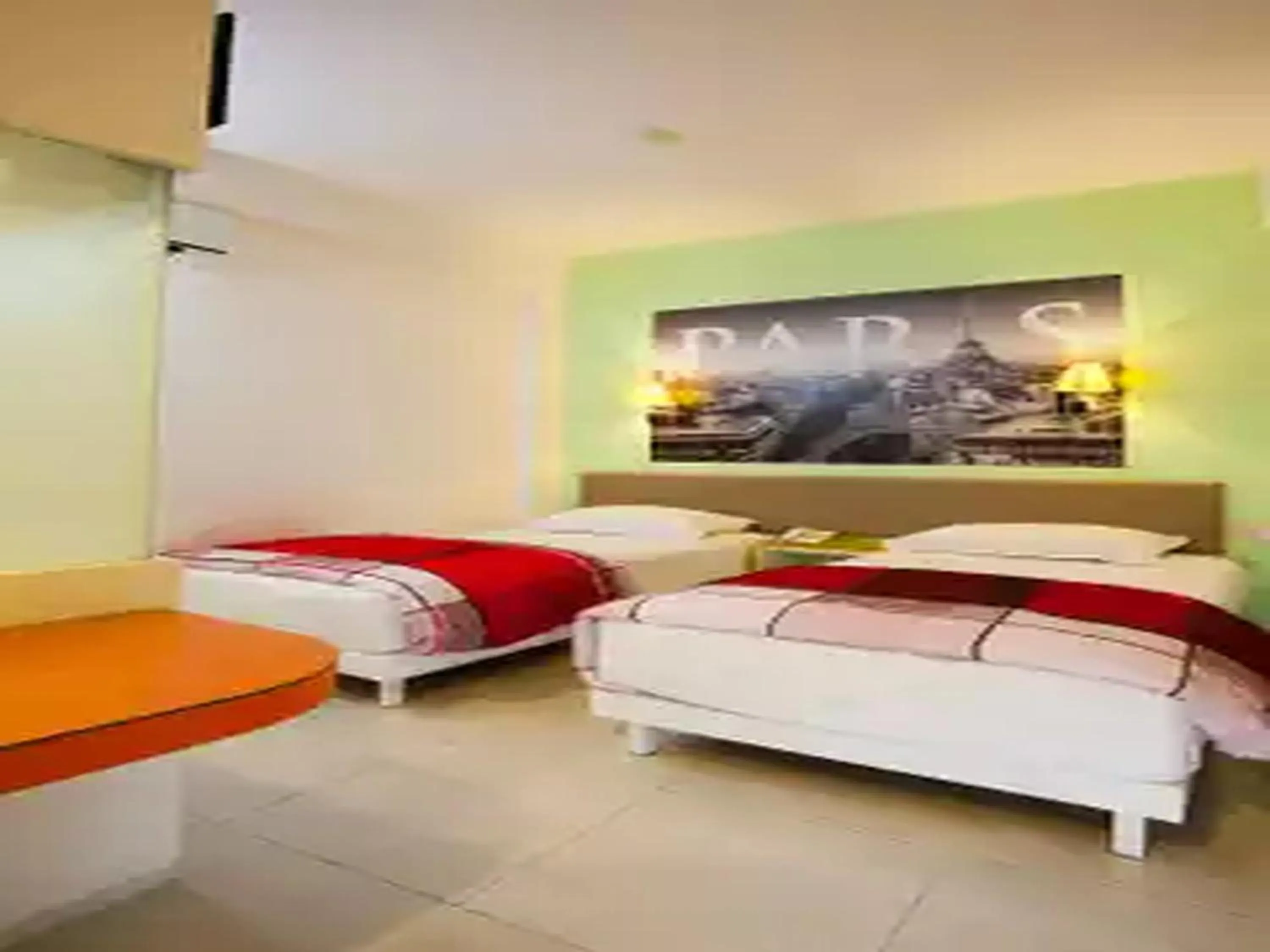 Bed in Dewarna Hotel Arifin