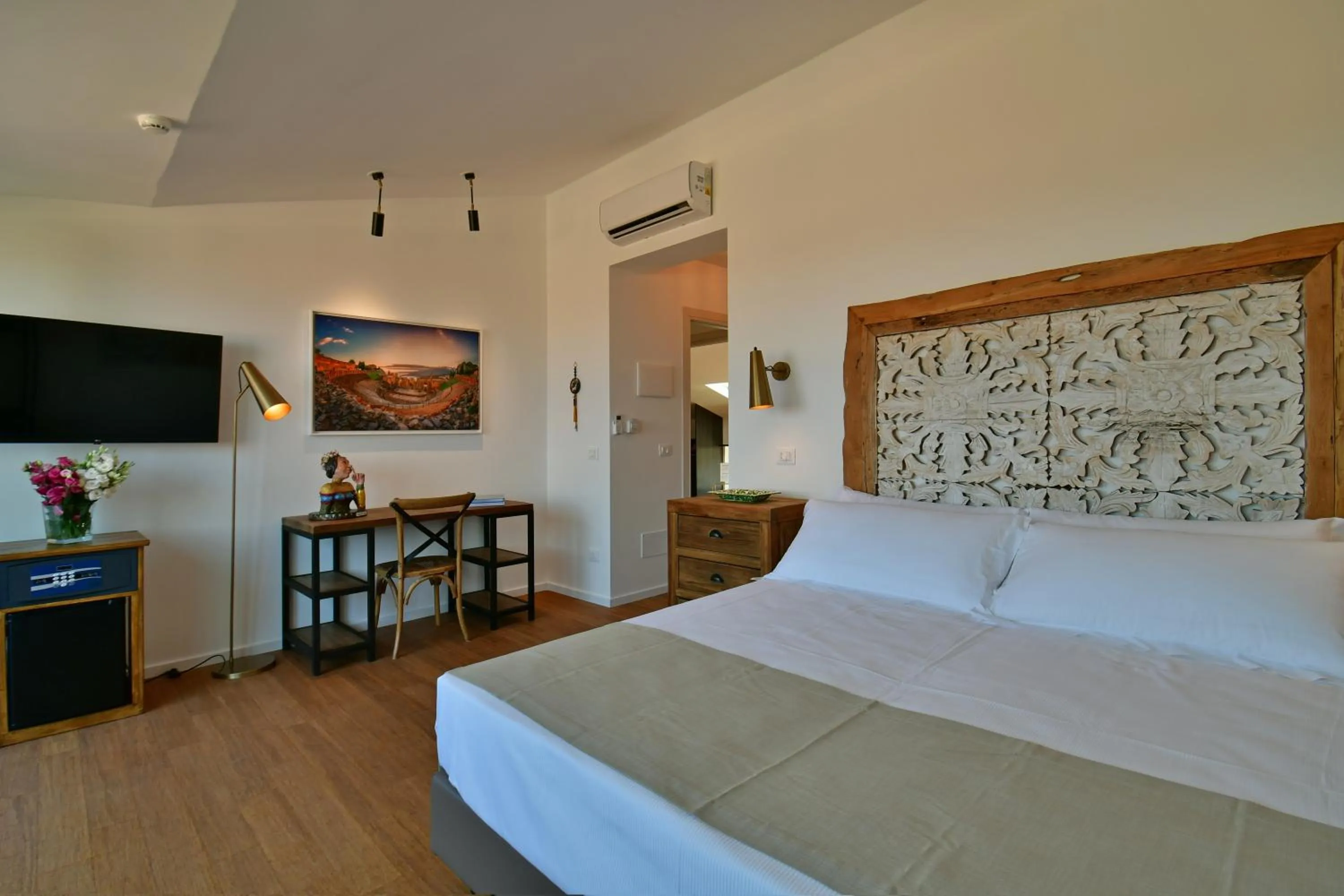 Photo of the whole room, Bed in San Anton Hotel