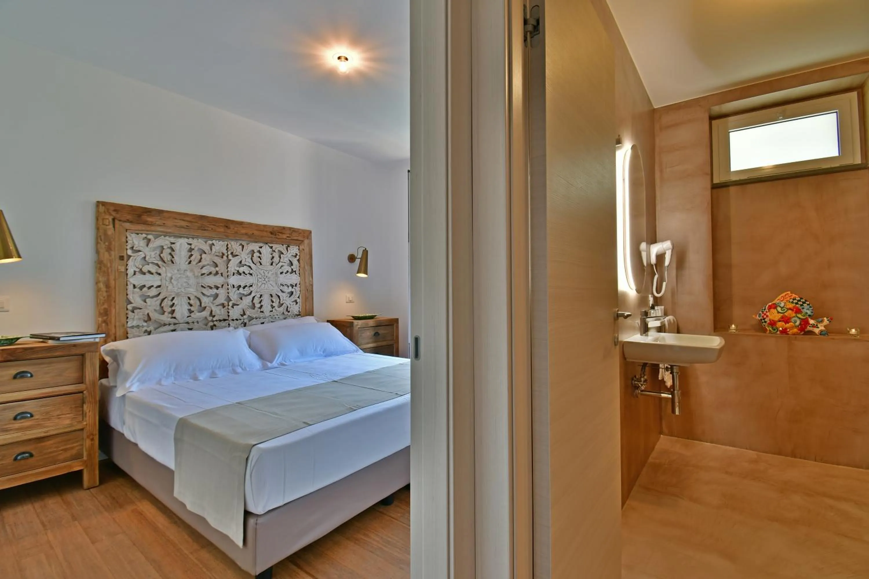 Bathroom, Bed in San Anton Hotel