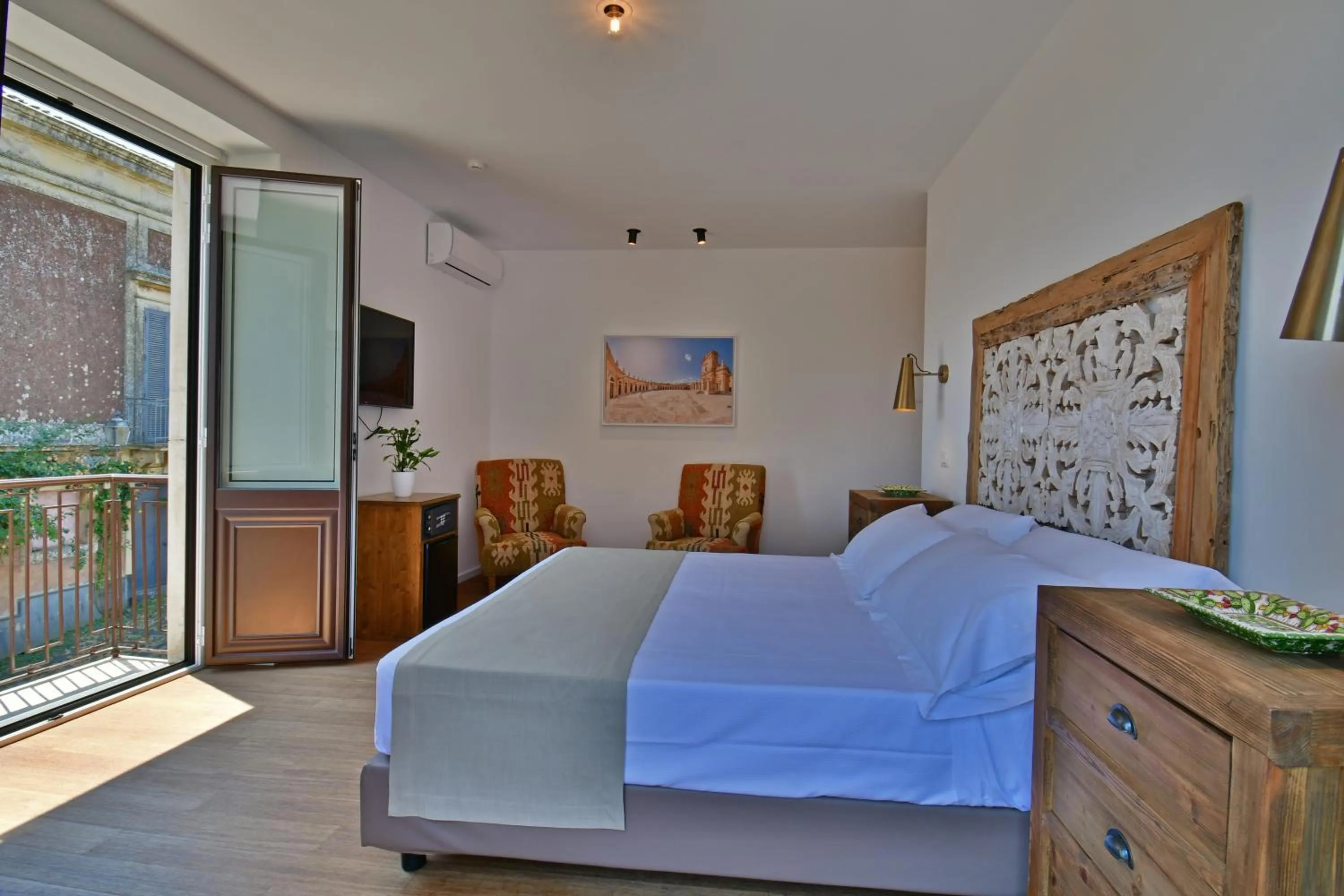 Photo of the whole room, Bed in San Anton Hotel