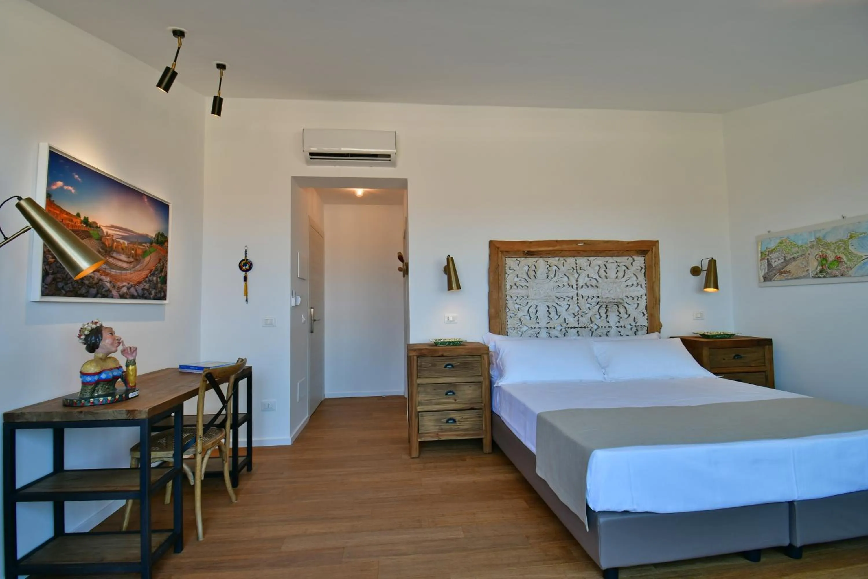 Photo of the whole room, Bed in San Anton Hotel