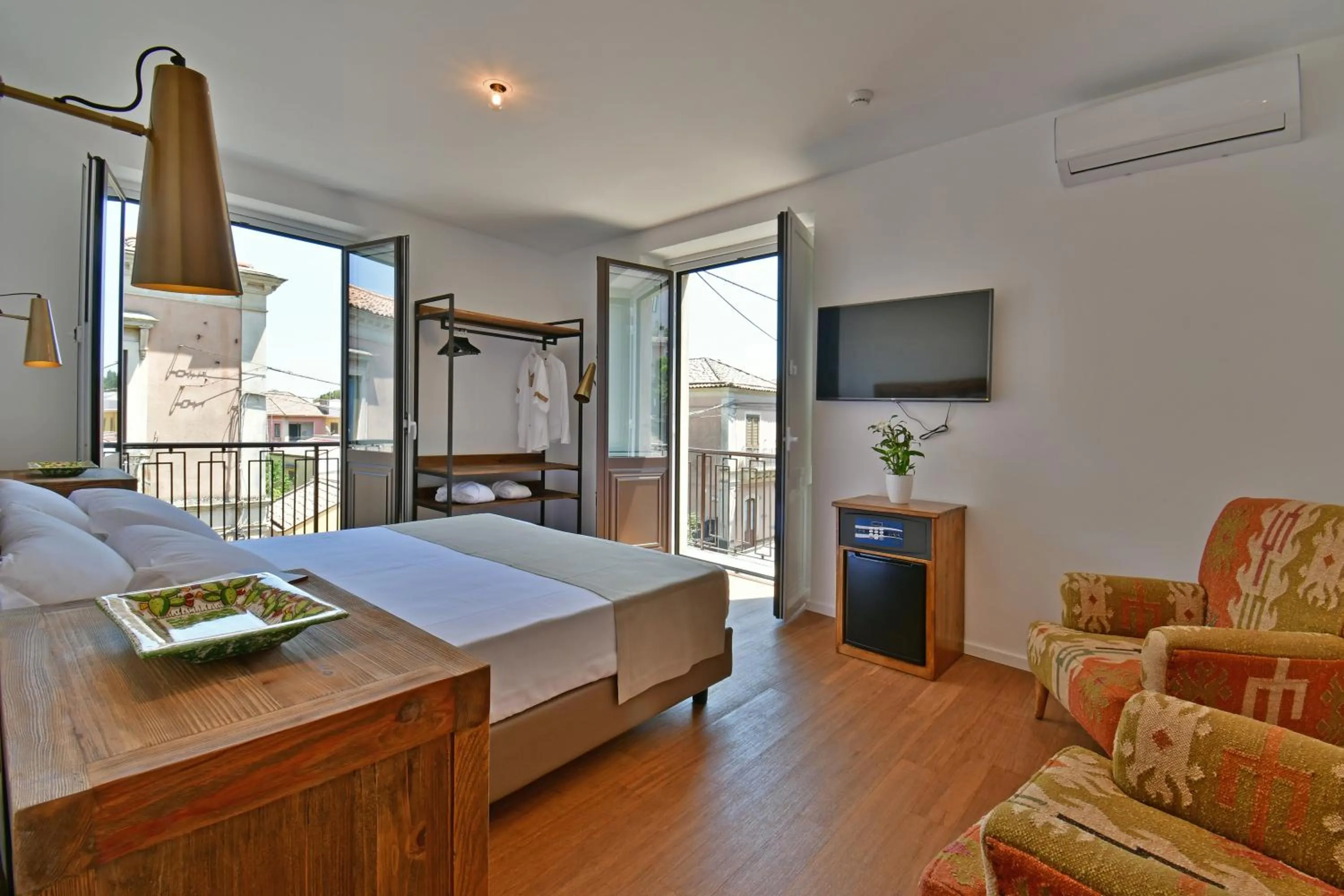 Photo of the whole room, Bed in San Anton Hotel