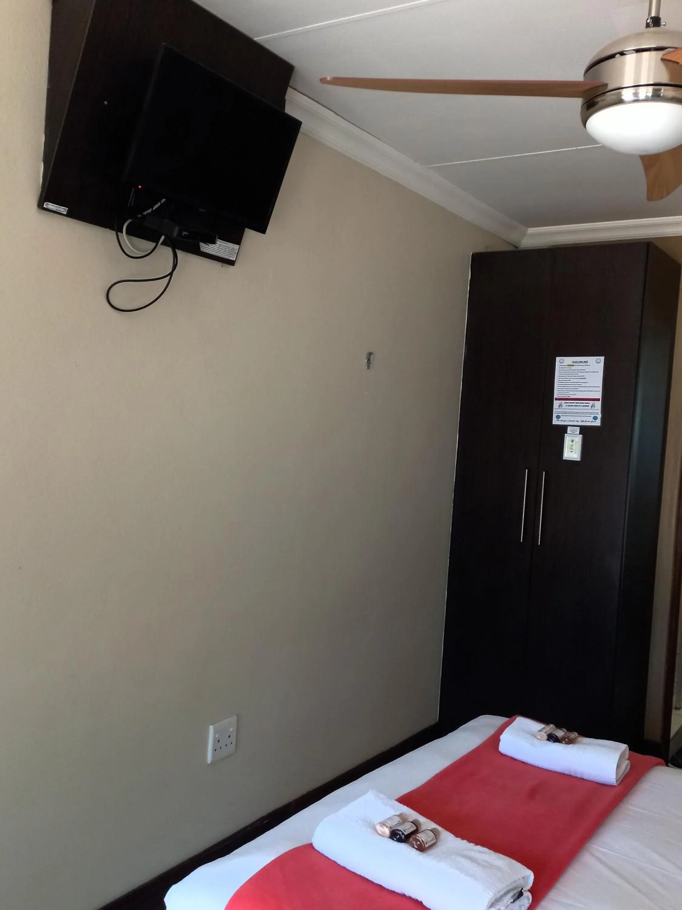 TV and multimedia, Bed in OR Tambo Guest House