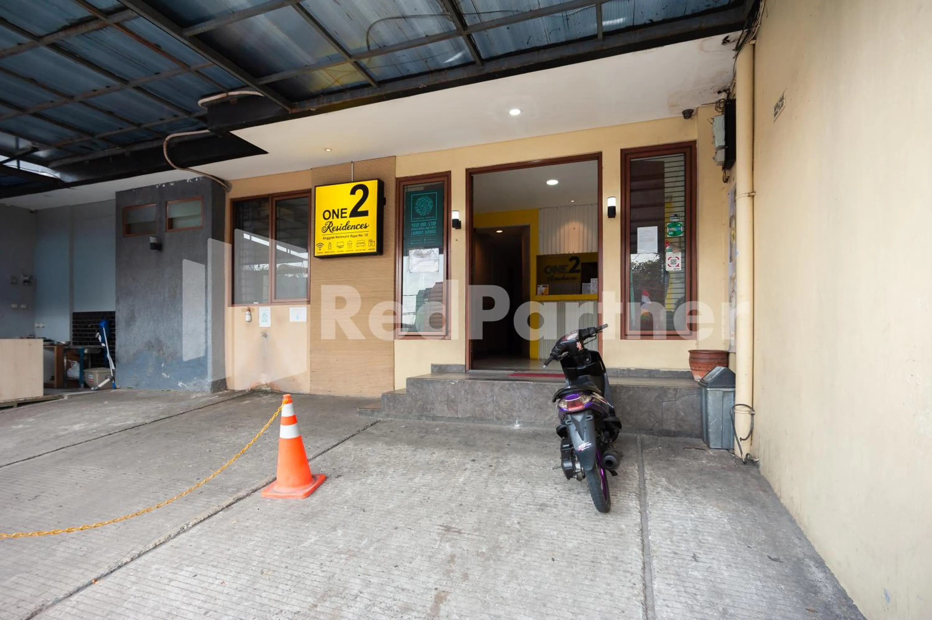 One 2 Residence near Slipi Jaya Mall Mitra RedDoorz