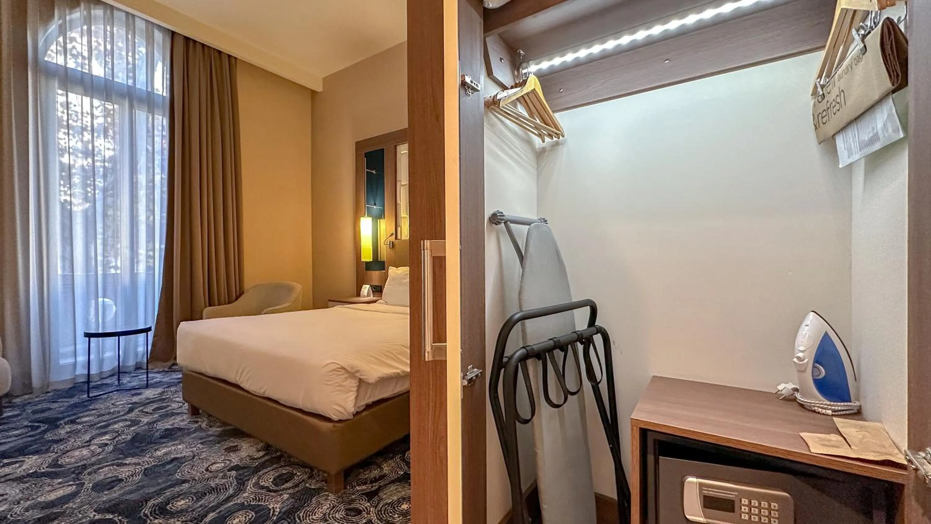 Bedroom, Bed in Tbilisi Philharmonic Hotel by Mercure