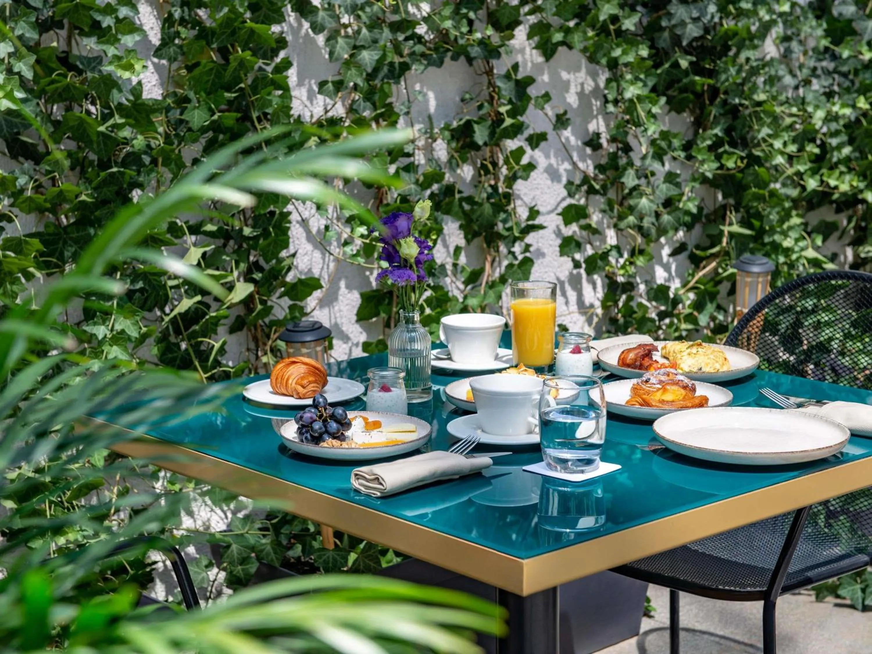 Restaurant/places to eat in Tbilisi Philharmonic Hotel by Mercure