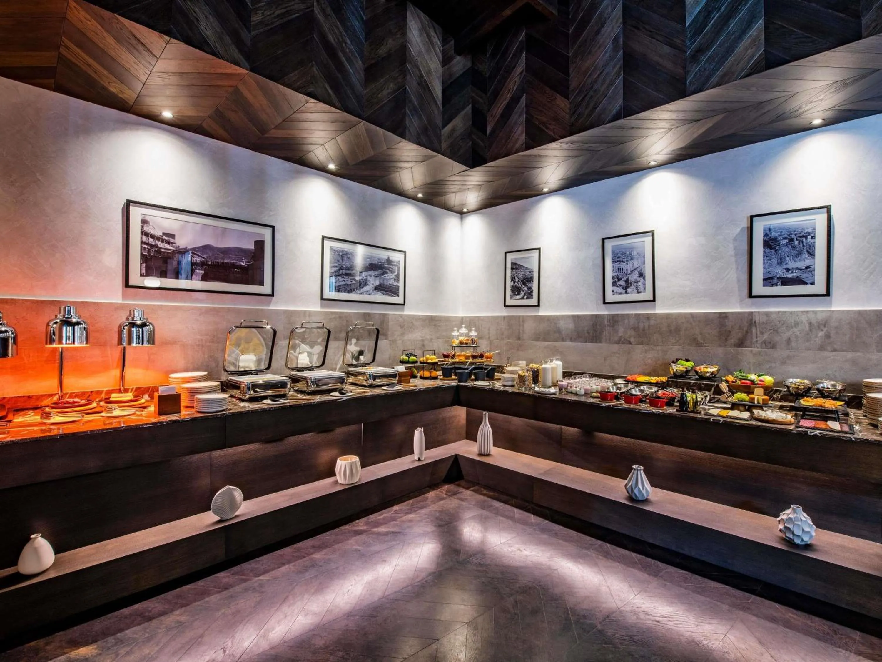 Restaurant/places to eat in Tbilisi Philharmonic Hotel by Mercure