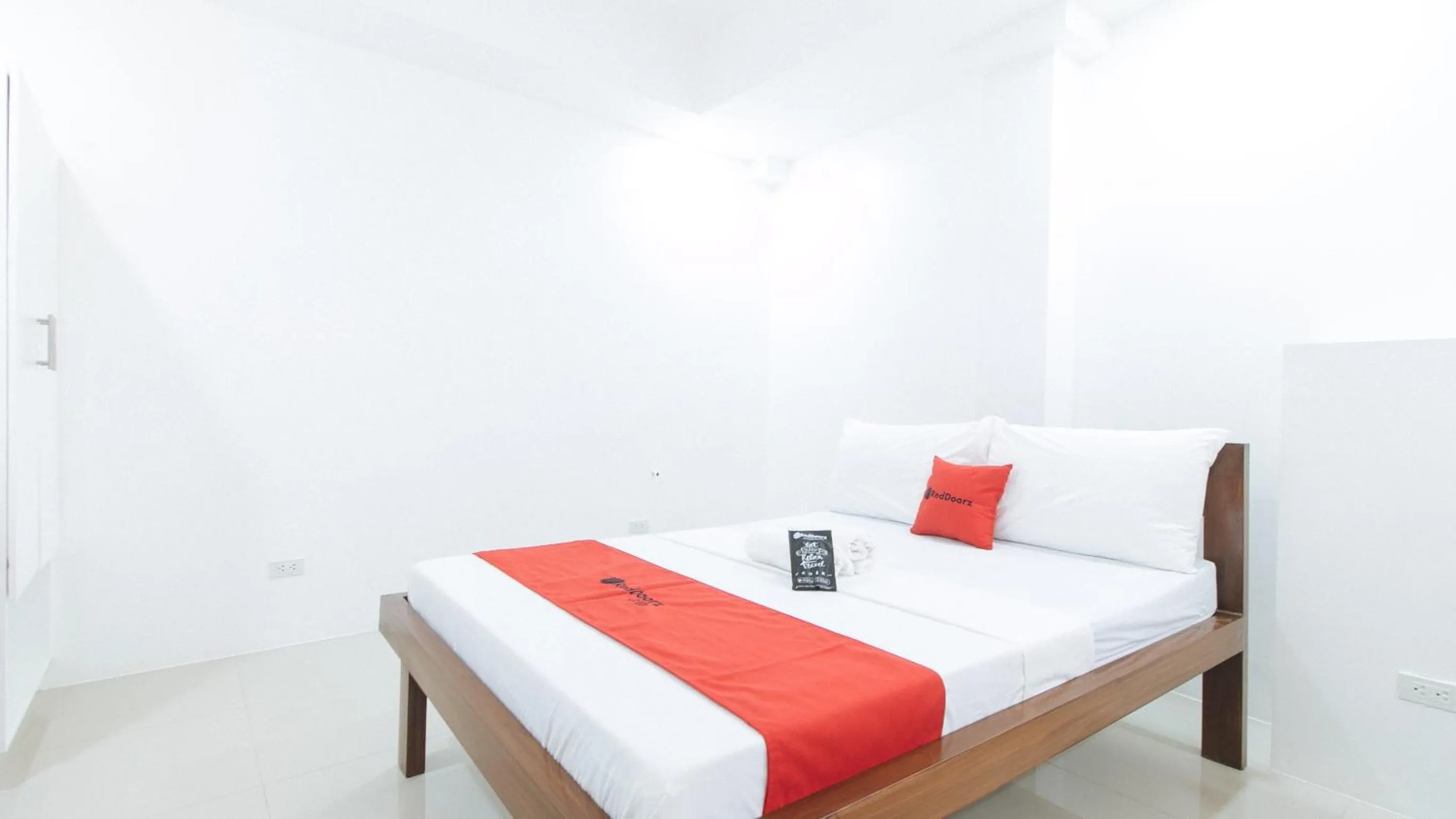 Bed in RedDoorz Plus at DBuilders Poblacion BGC