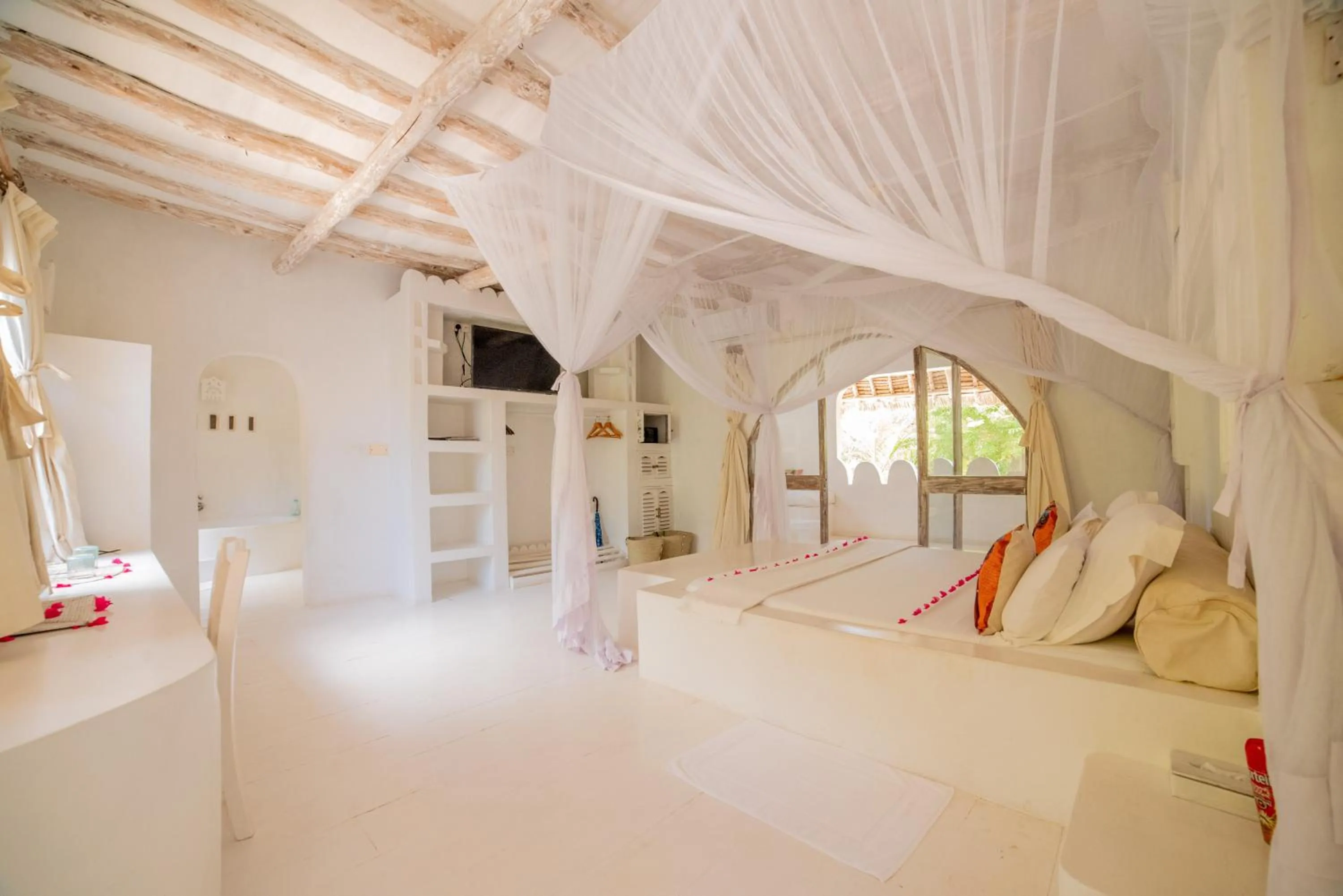 Photo of the whole room, Bed in Msambweni Beach House and Private Villas