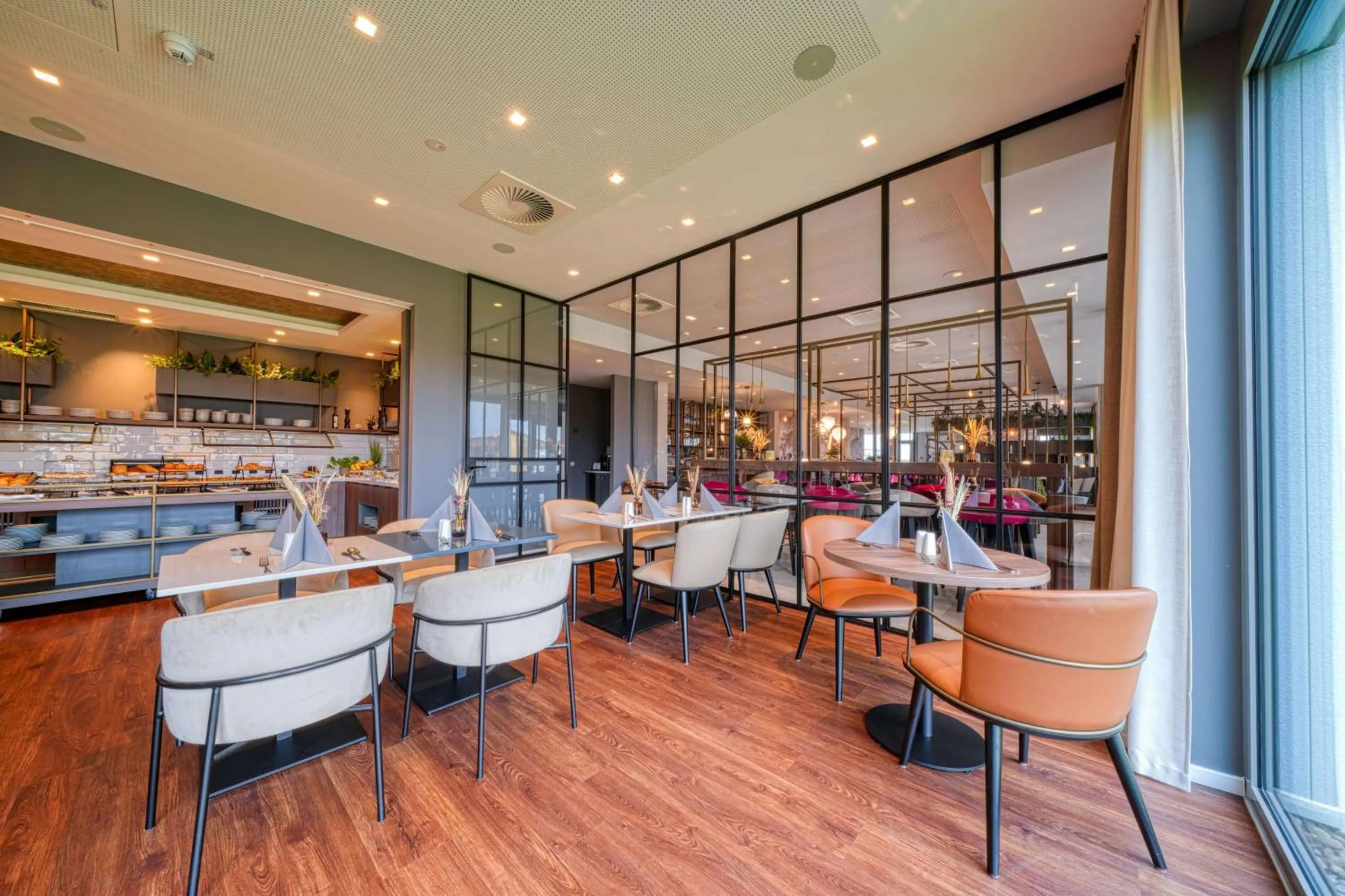 Restaurant/places to eat in FourSide Hotel Ringsheim, Trademark Collection by Wyndham