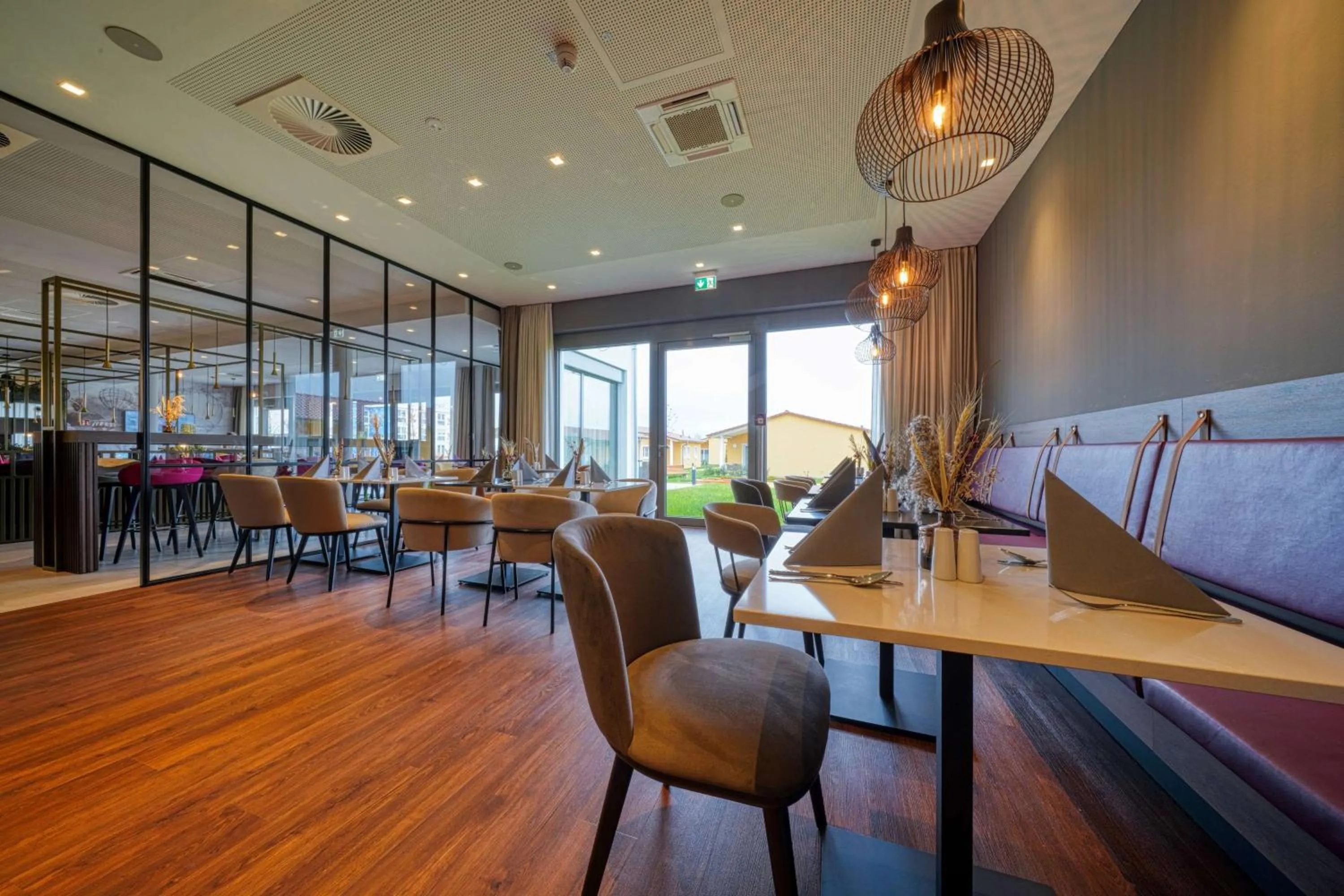 Restaurant/places to eat in FourSide Hotel Ringsheim, Trademark Collection by Wyndham