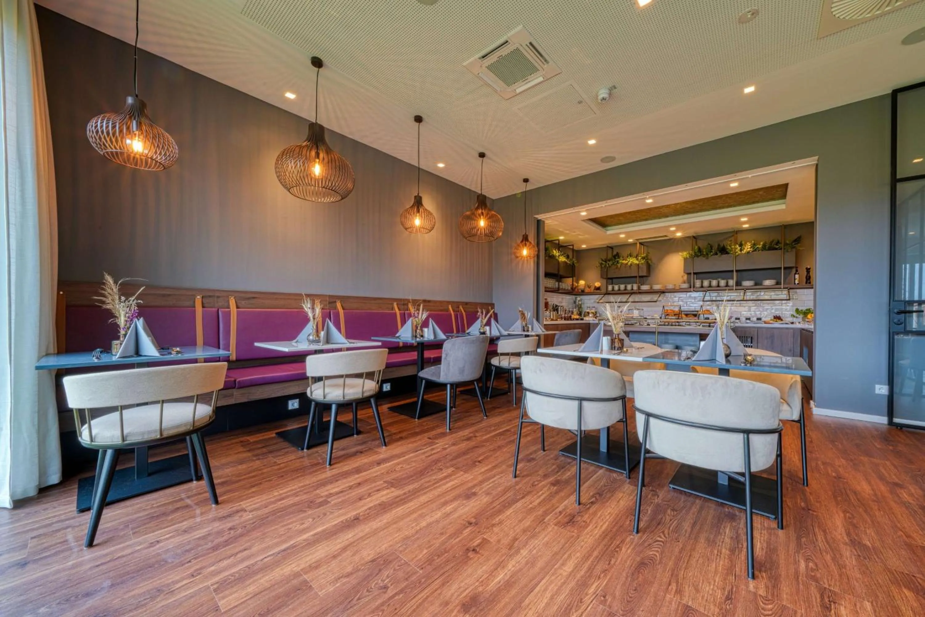 Restaurant/places to eat in FourSide Hotel Ringsheim, Trademark Collection by Wyndham