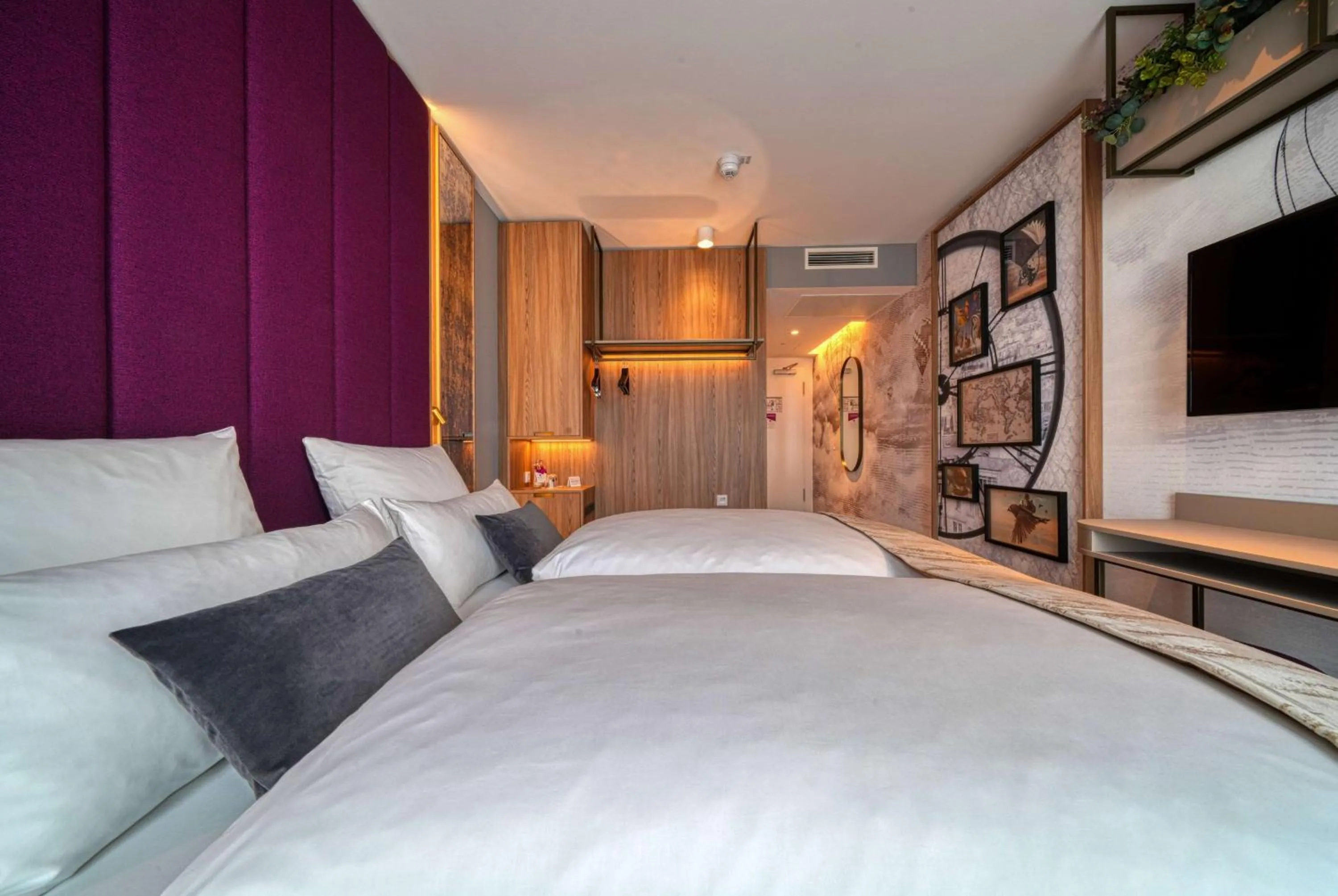 Photo of the whole room, Bed in FourSide Hotel Ringsheim, Trademark Collection by Wyndham