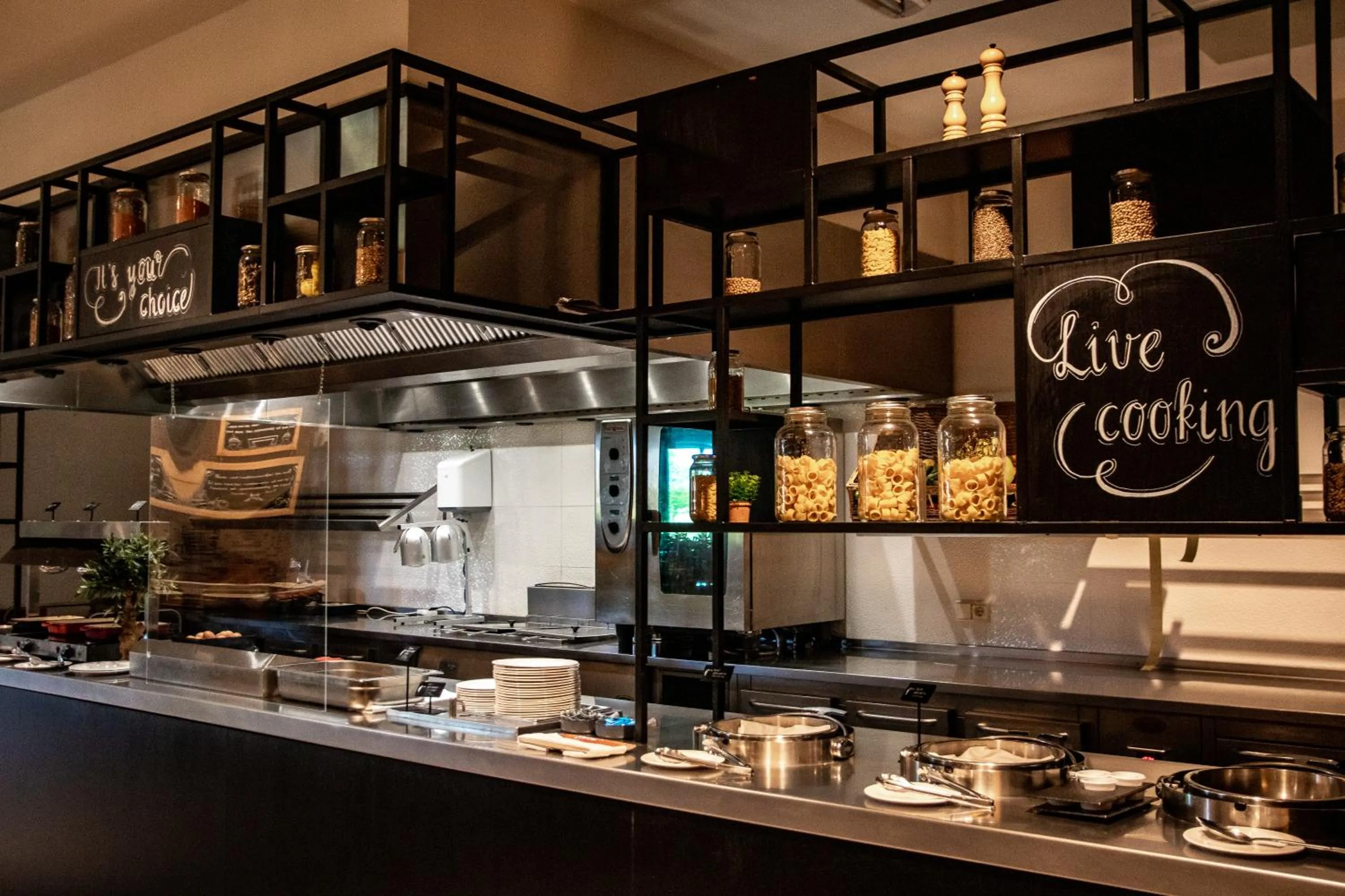 Restaurant/places to eat in Van der Valk Hotel Hoorn