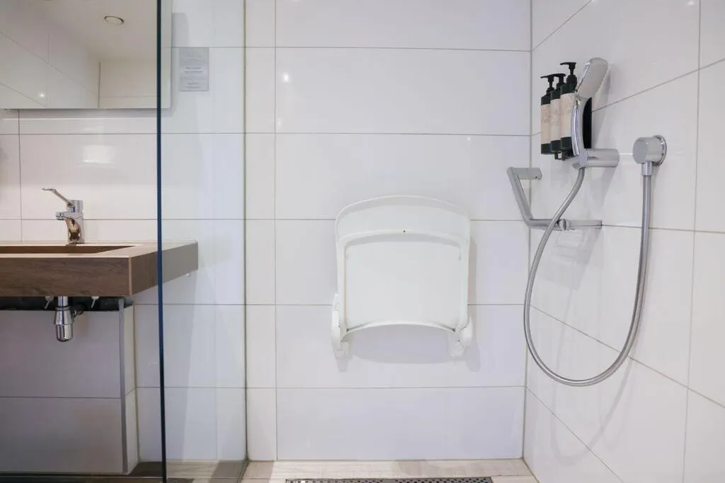 Shower in Van der Valk Hotel Hoorn