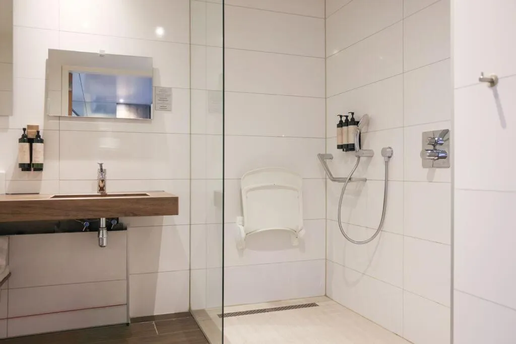 Shower in Van der Valk Hotel Hoorn
