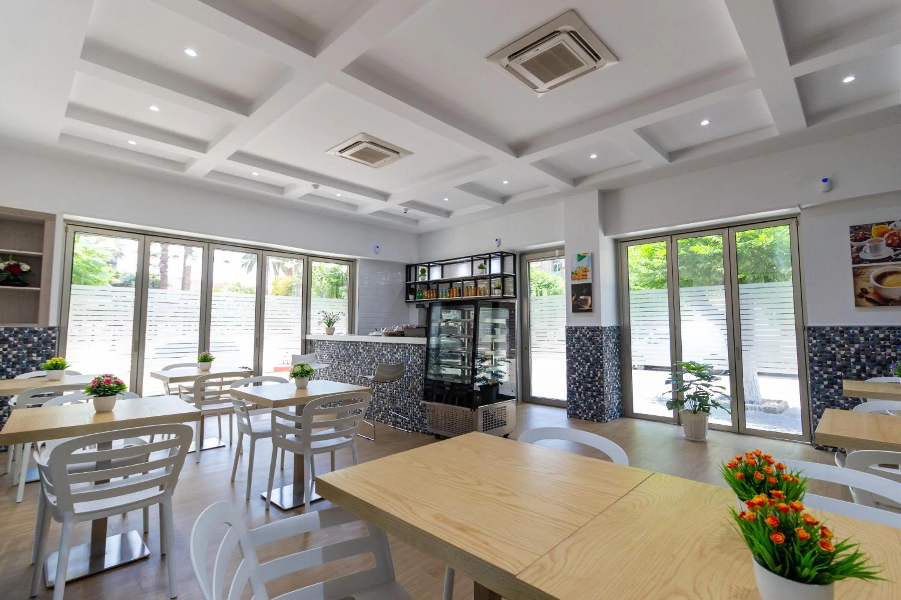 Lounge or bar in Hôtel Zinou zm