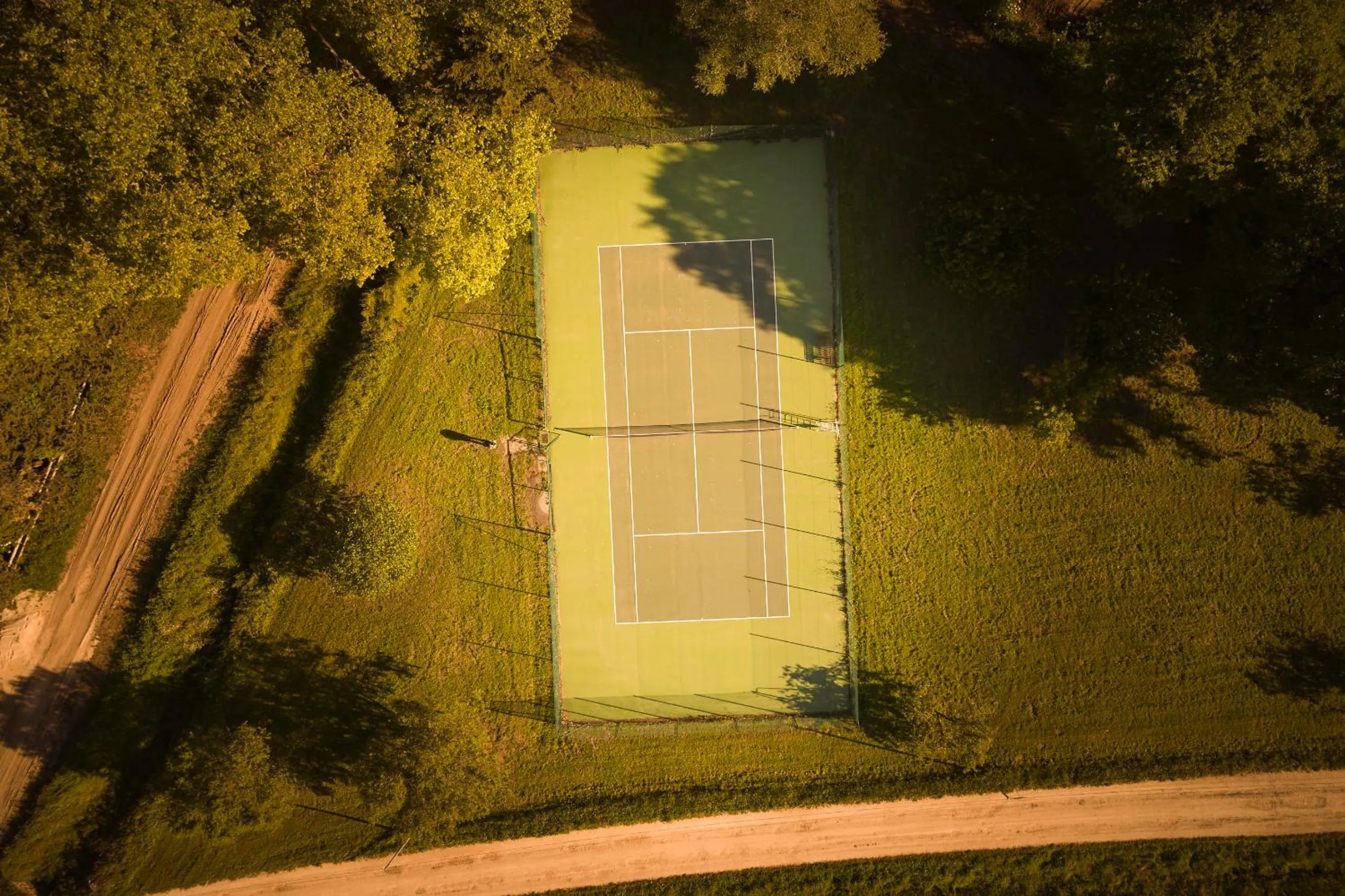 Tennis court in Domaine de Panery