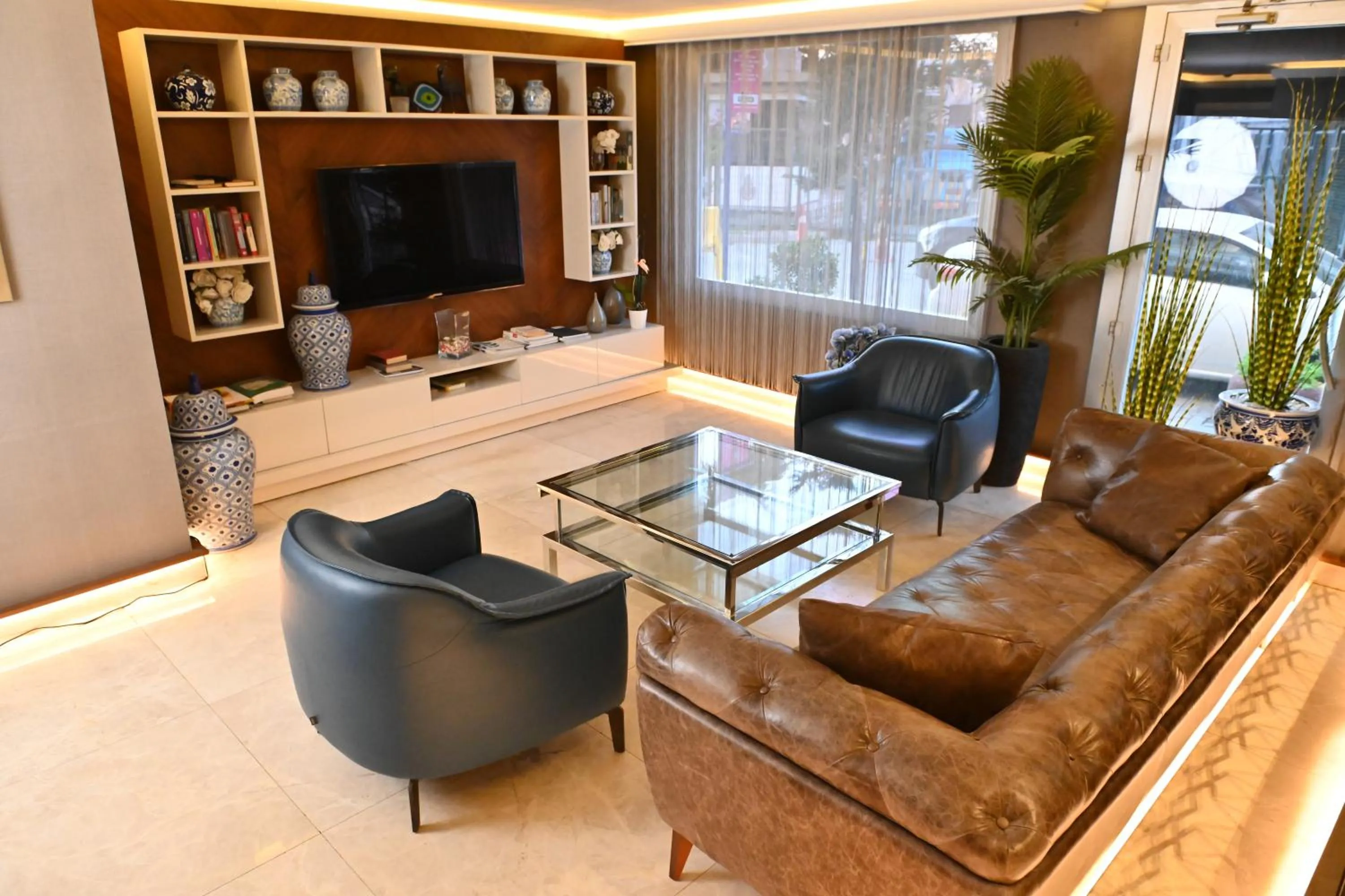 Communal lounge/ TV room in Sogut Hotel Old City