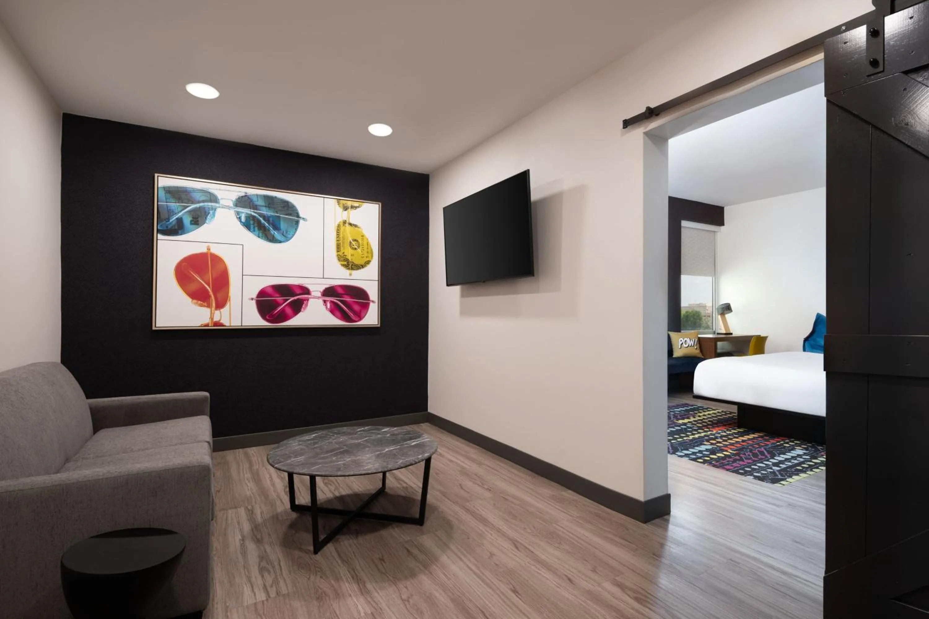 Photo of the whole room, Bed in Aloft Beachwood