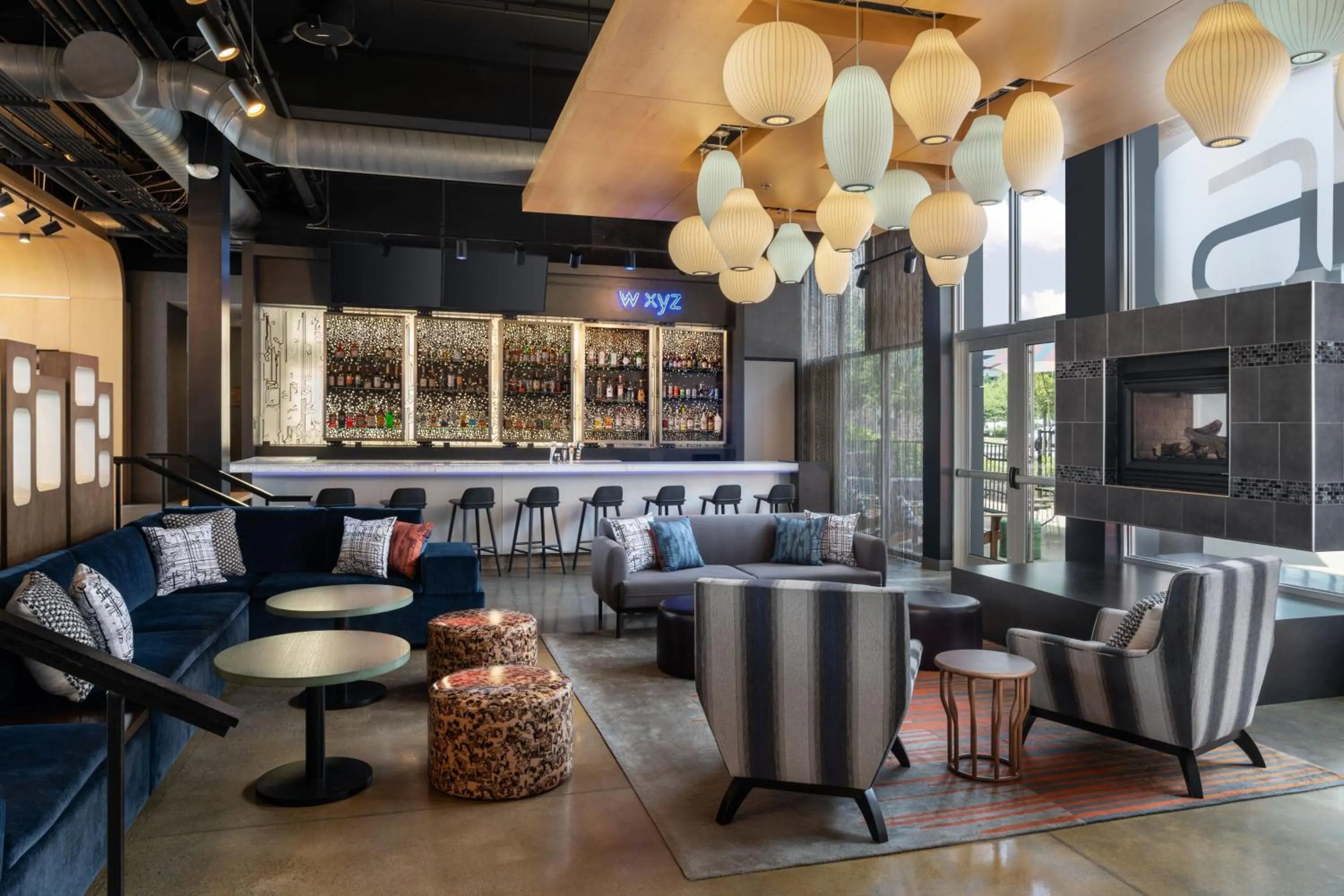 Lounge or bar in Aloft Beachwood