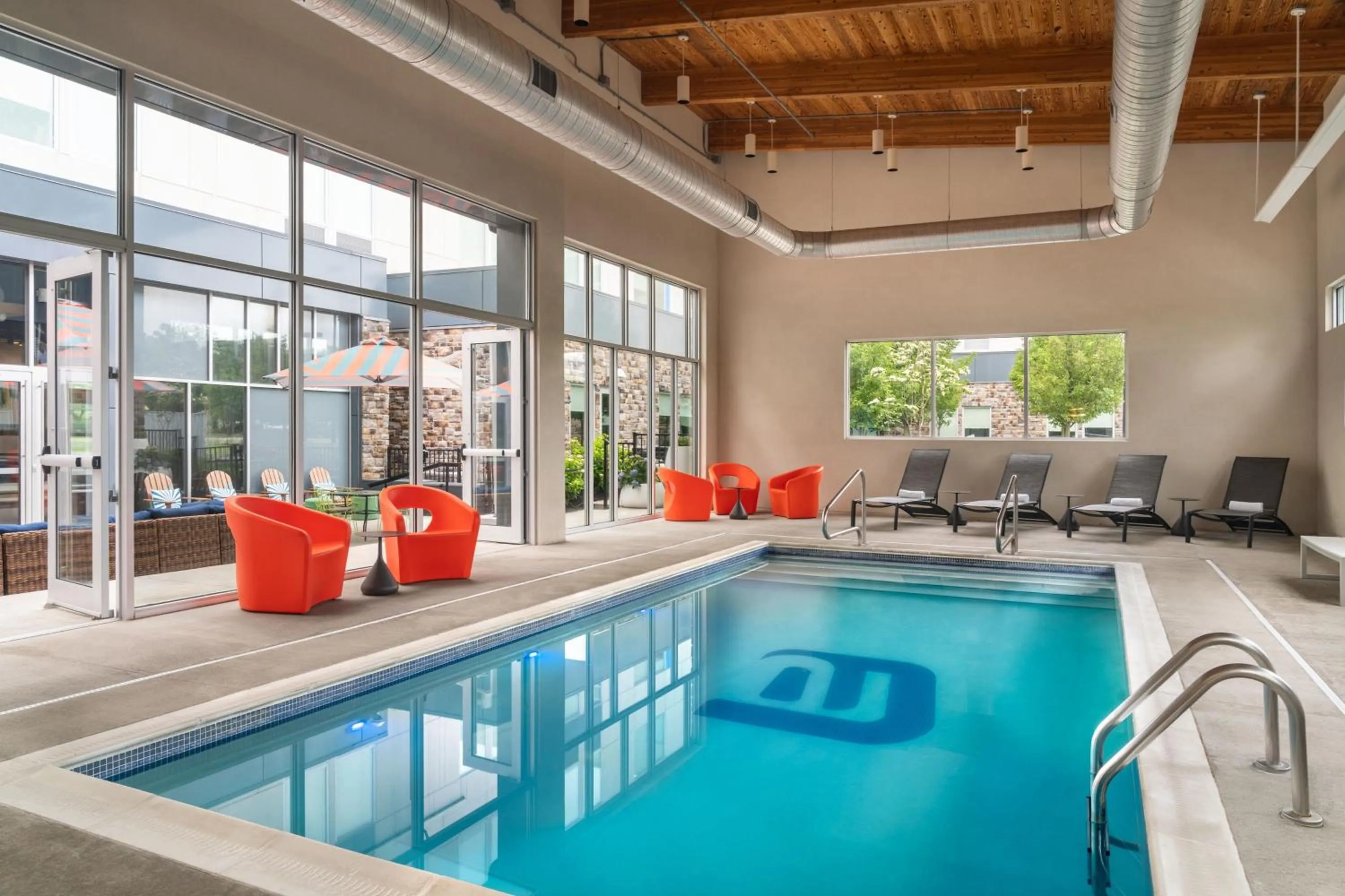 Swimming pool in Aloft Beachwood