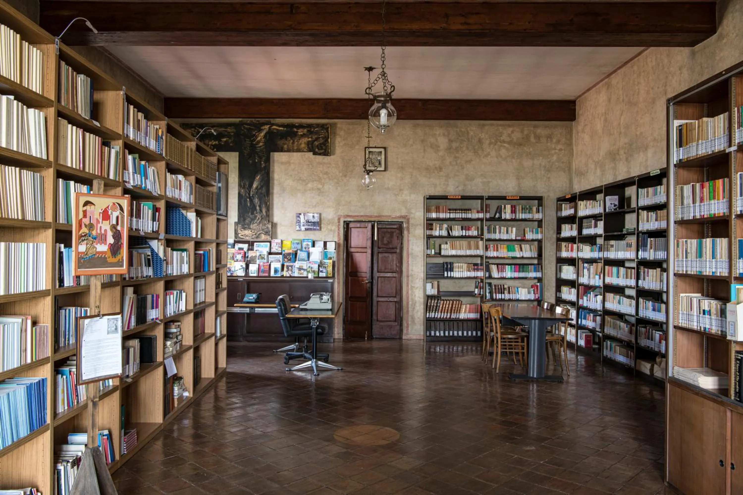 Library in Annunciata Soul Retreat