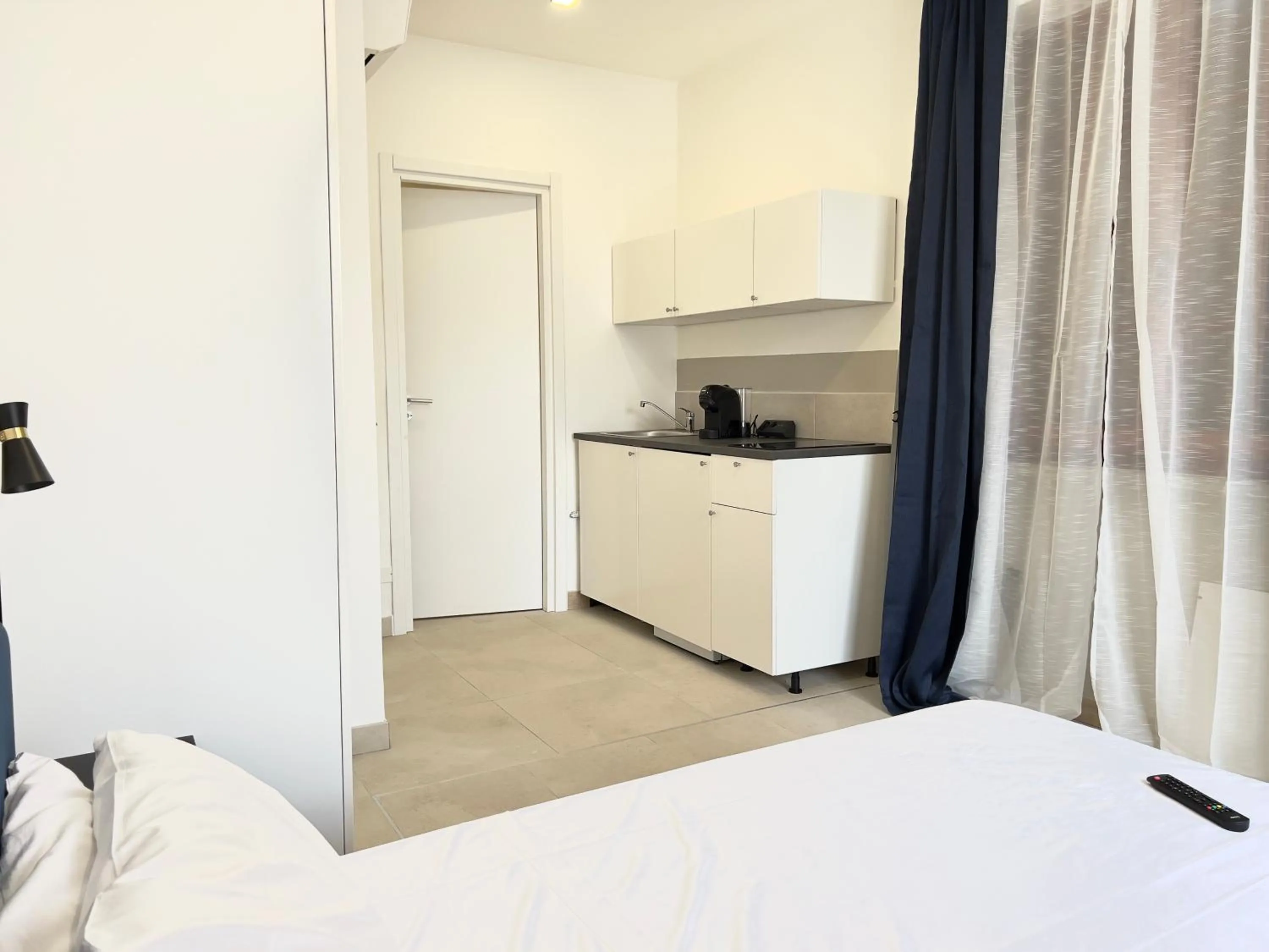 Kitchen or kitchenette, Bed in Abitatt