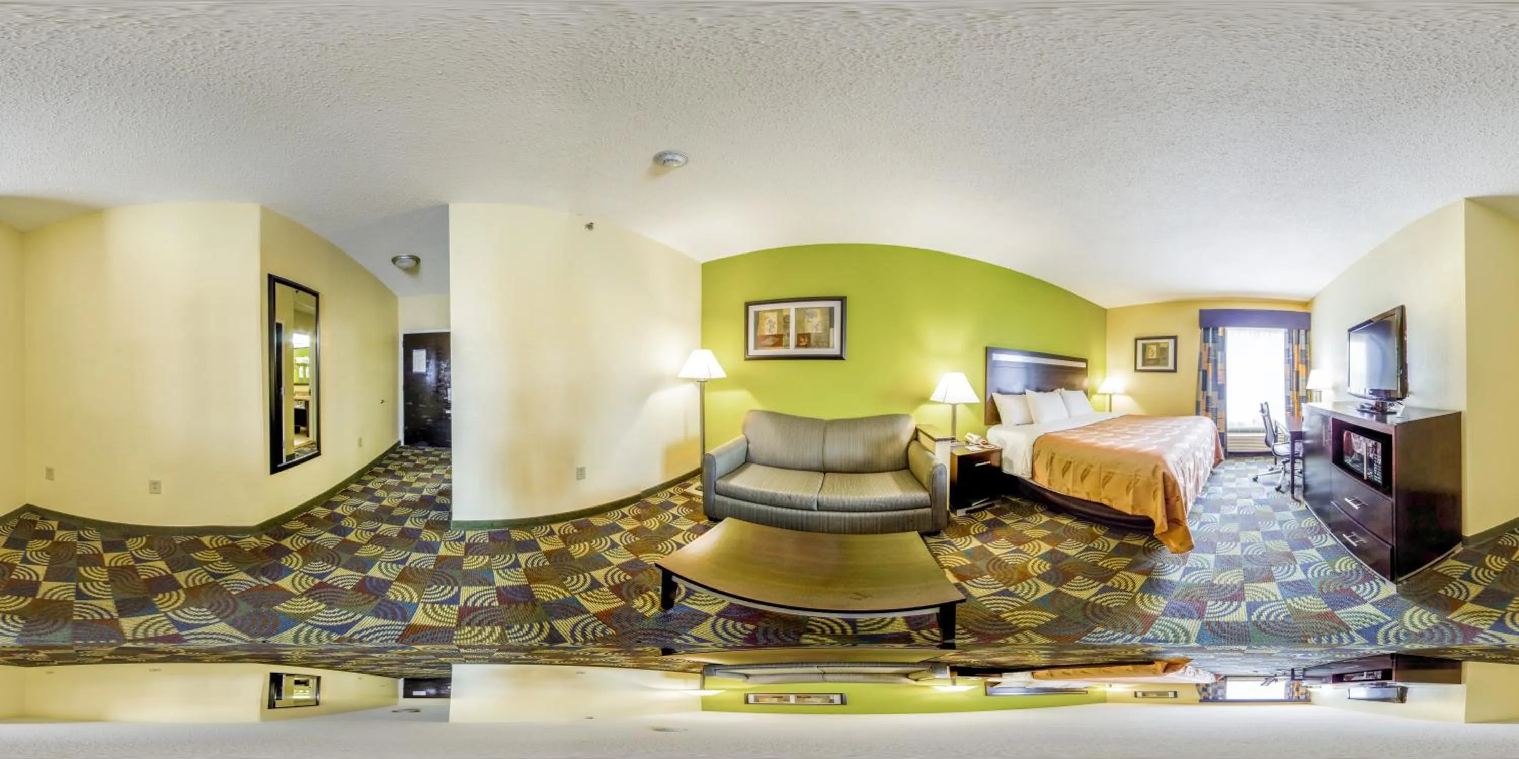 Bed in Quality Inn & Suites Glenmont - Albany South