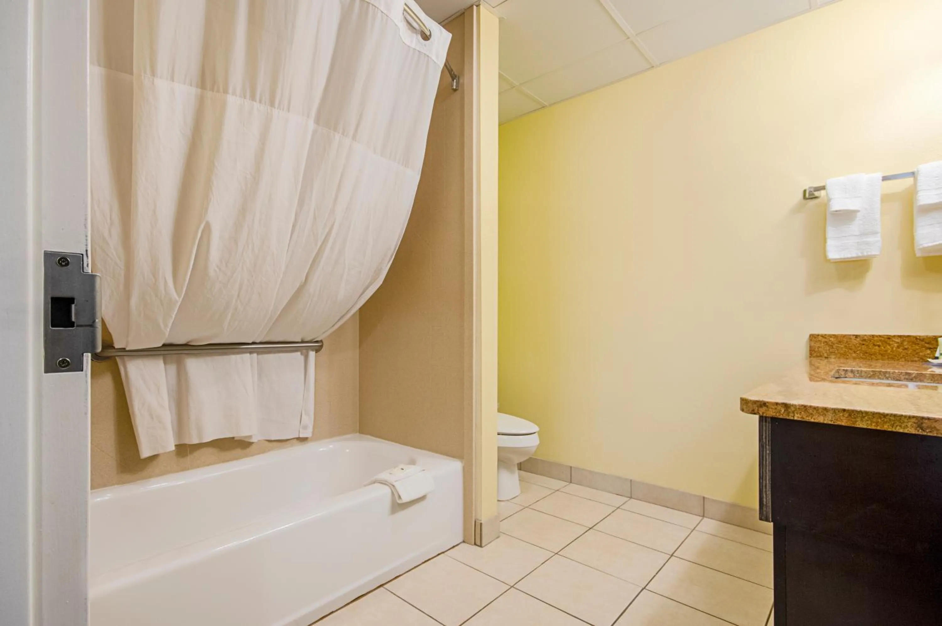 Quality Inn & Suites Glenmont - Albany South